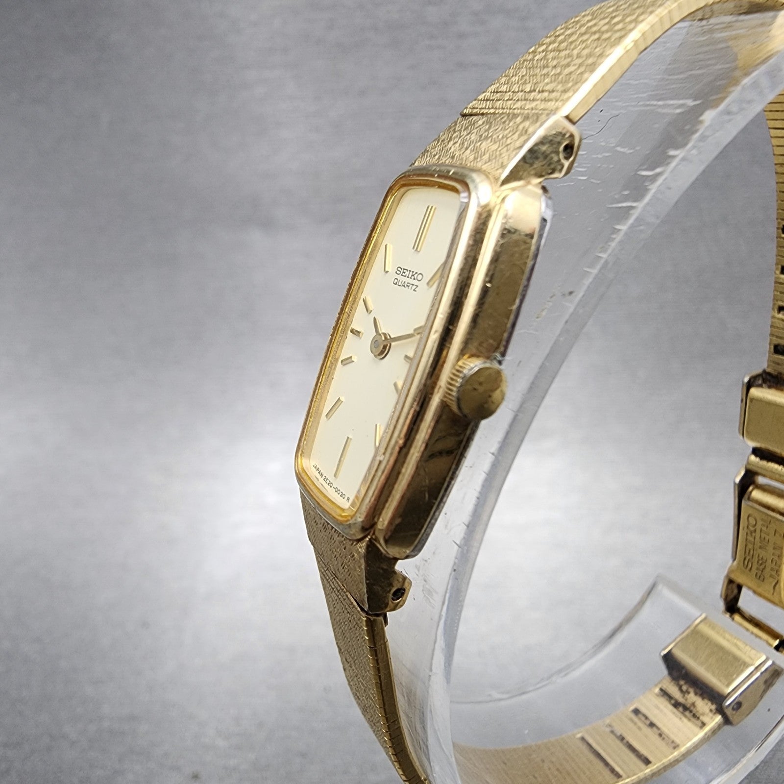 Seiko watch Women 13mm Champagne Dial Gold Tone Rectangle 2e205019 New Battery2