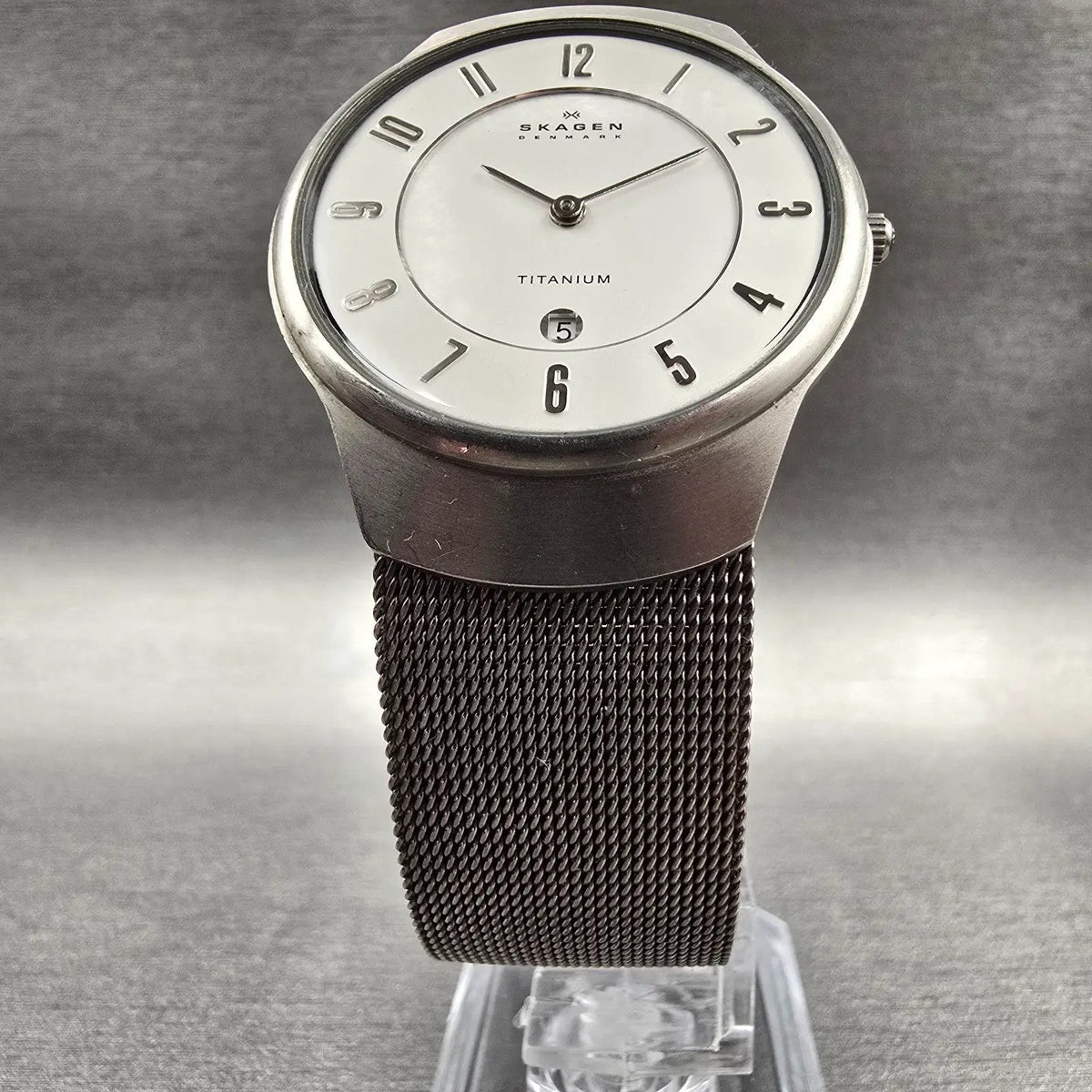Skagen Watch Men 34mm White Dial Titanium Date Round 533LTTW New Battery5