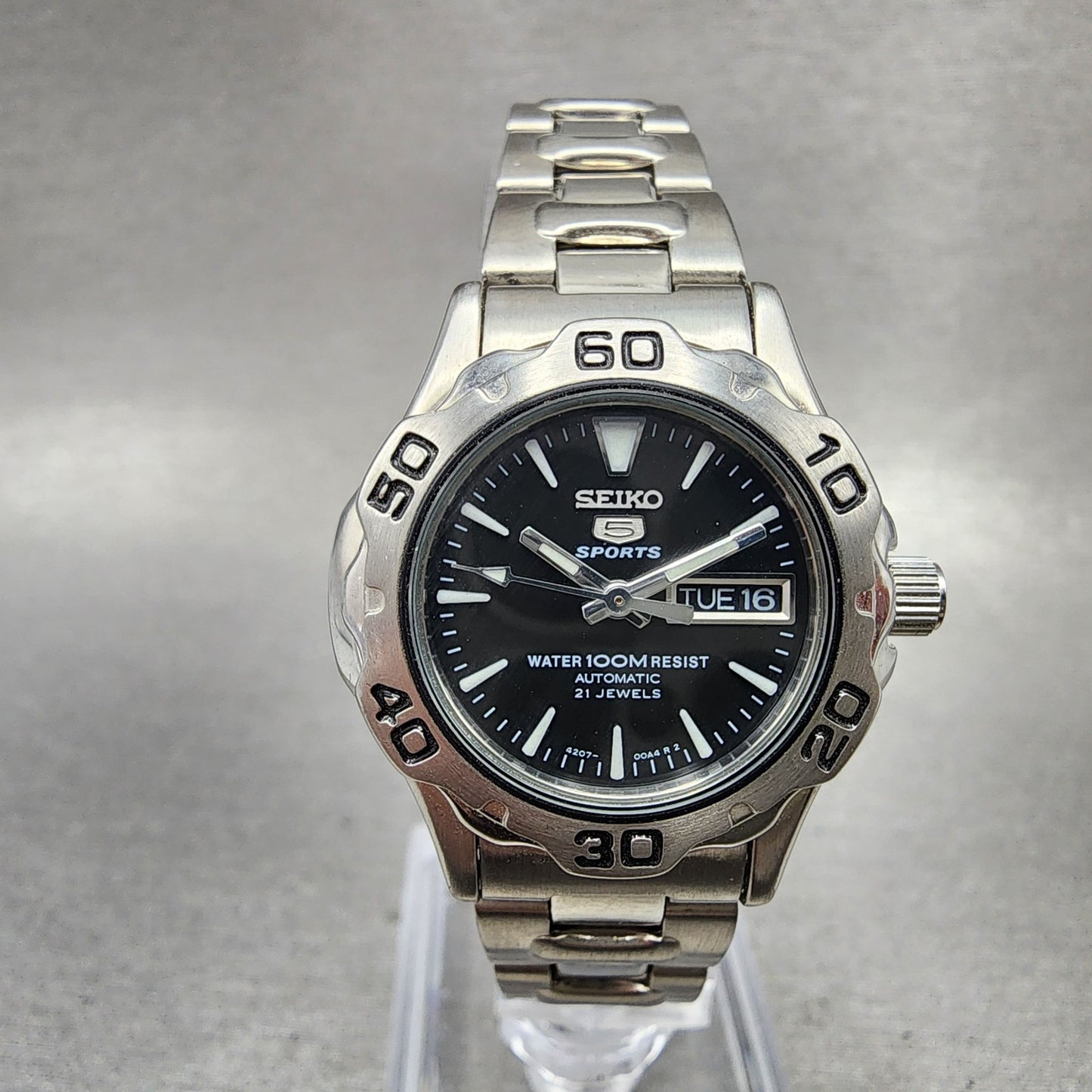 Seiko 5 Sports Watch Women 27mm Black Dial Stainless Steel Daydate Round Runs0