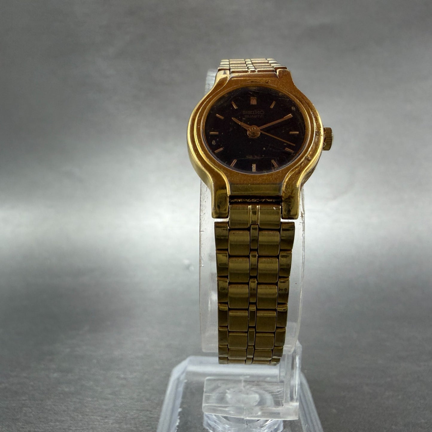 Seiko SX Watch Women 19mm Black Dial Gold Tone Round V401-0091 New Battery HE65