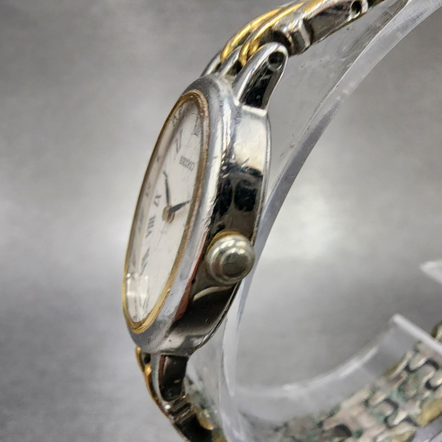 Seiko Watch Women 17mm White Dial Two Tone Oval V4001029 New Battery2