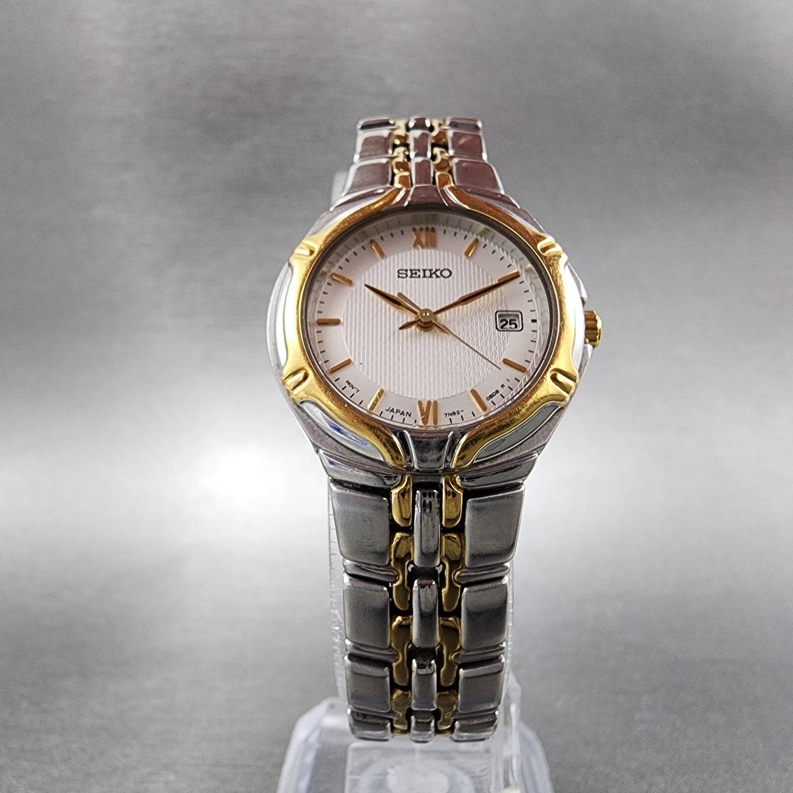 Seiko Watch Women 26mm White Dial Two Tone Date Round 7n820at0 New Battery5