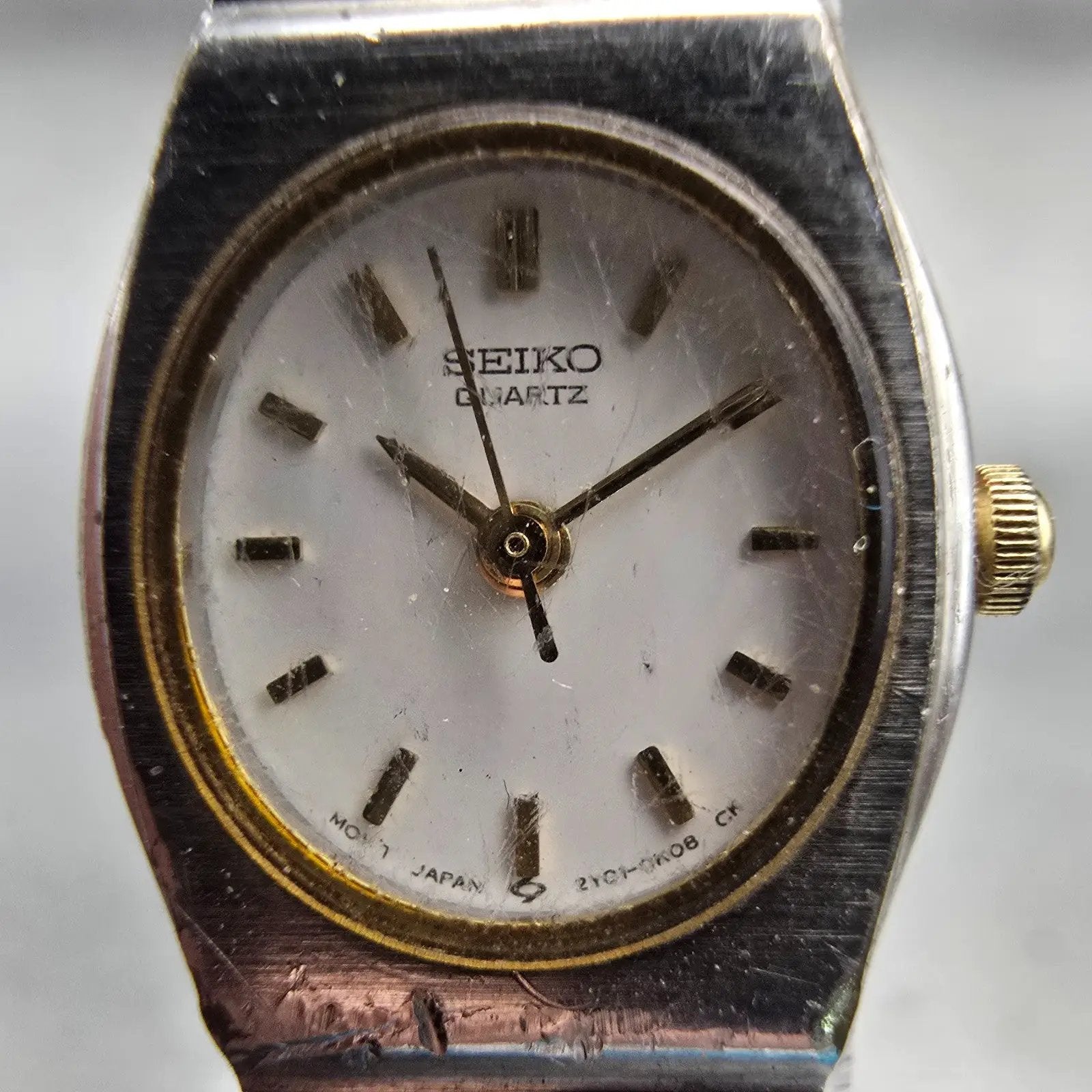 Seiko Watch Women 17mm White Dial Silver Tone Oval 2Y01-5C79 New Battery Vintage1