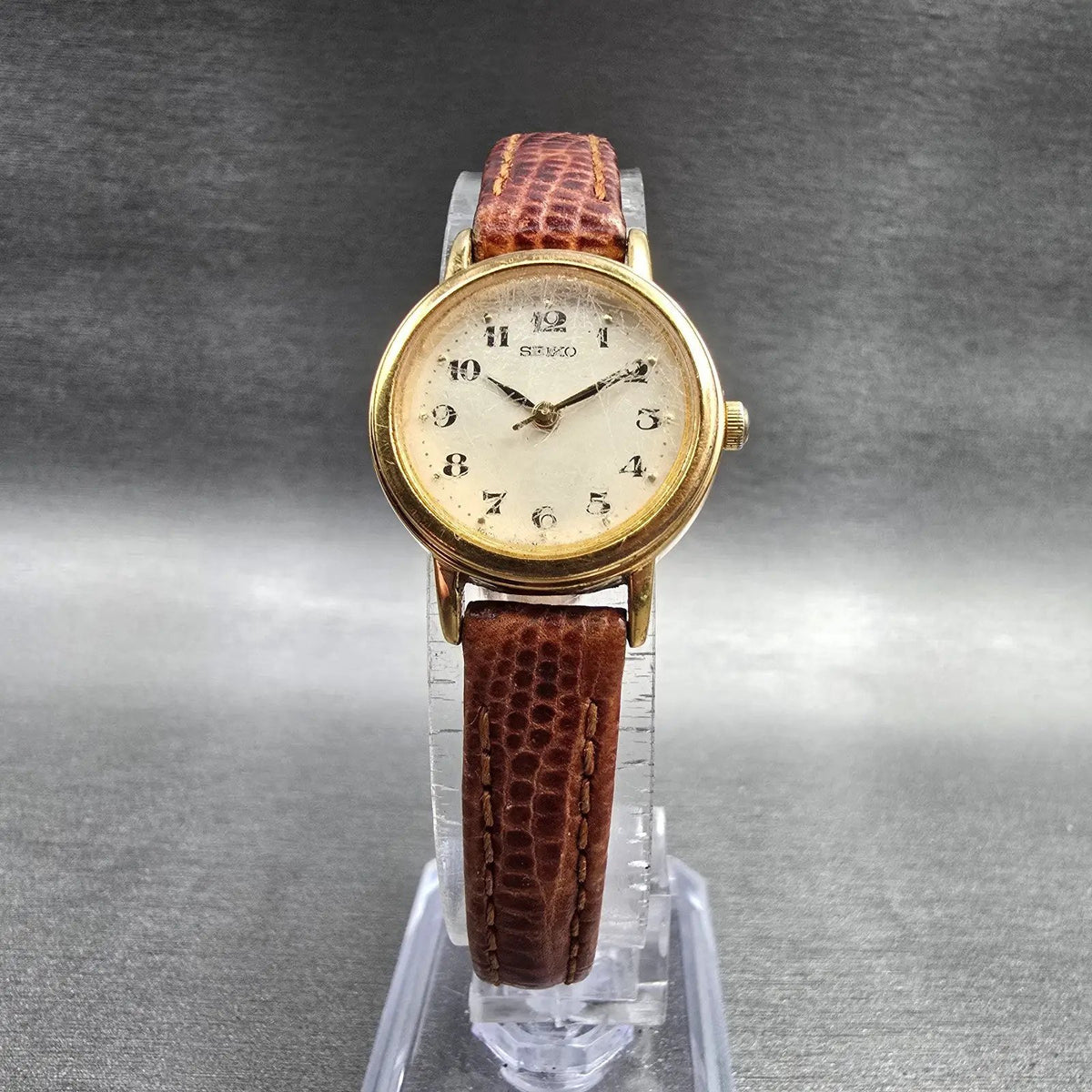 Seiko Watch Women 22mm Ivory Dial Gold Tone Round V401-1409 New Battery Vintage35