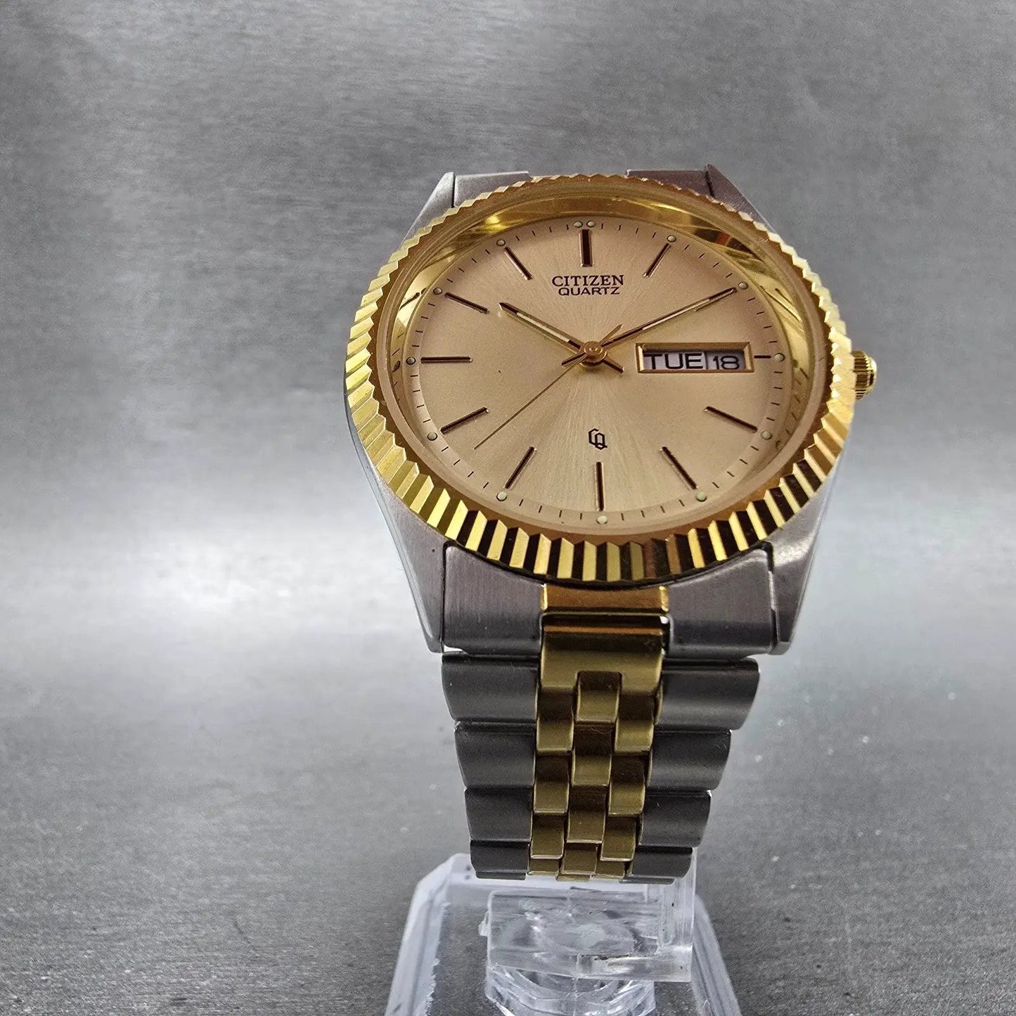 Citizen CQ Watch Men 35mm Champagne Dial Two Tone Daydate 6100-R00405 PARTS6