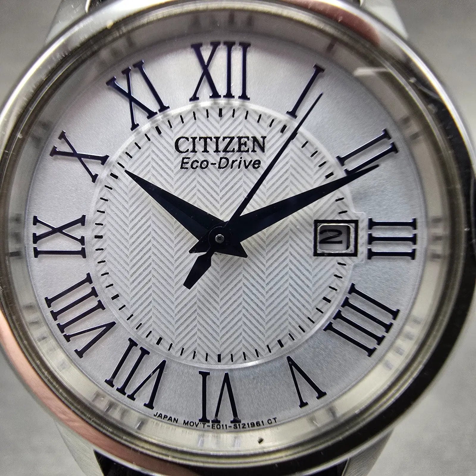 Citizen Eco-Drive Watch Women 30mm White Dial Silver Tone Date E011-S084091 Runs1