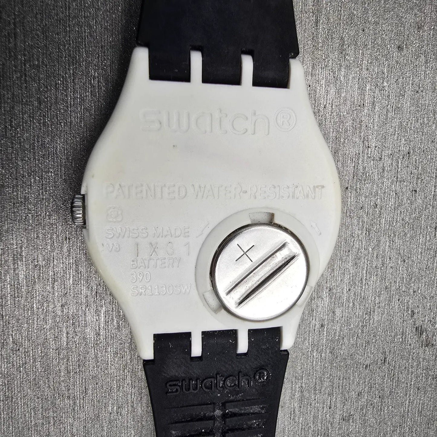 Swatch GREYTWIST Watch Men White Dial White Case Daydate Round GW711 New Battery10