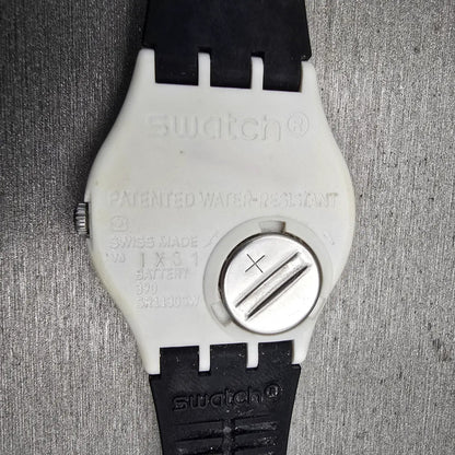 Swatch GREYTWIST Watch Men White Dial White Case Daydate Round GW711 New Battery10