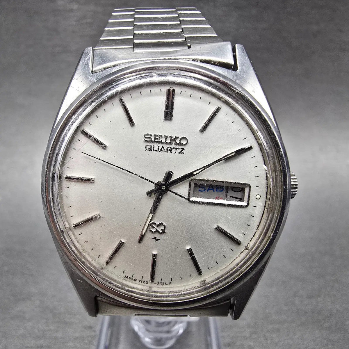 Seiko SQ Watch Men 35mm White Dial Silver Tone Daydate 7123-8290 PARTS0