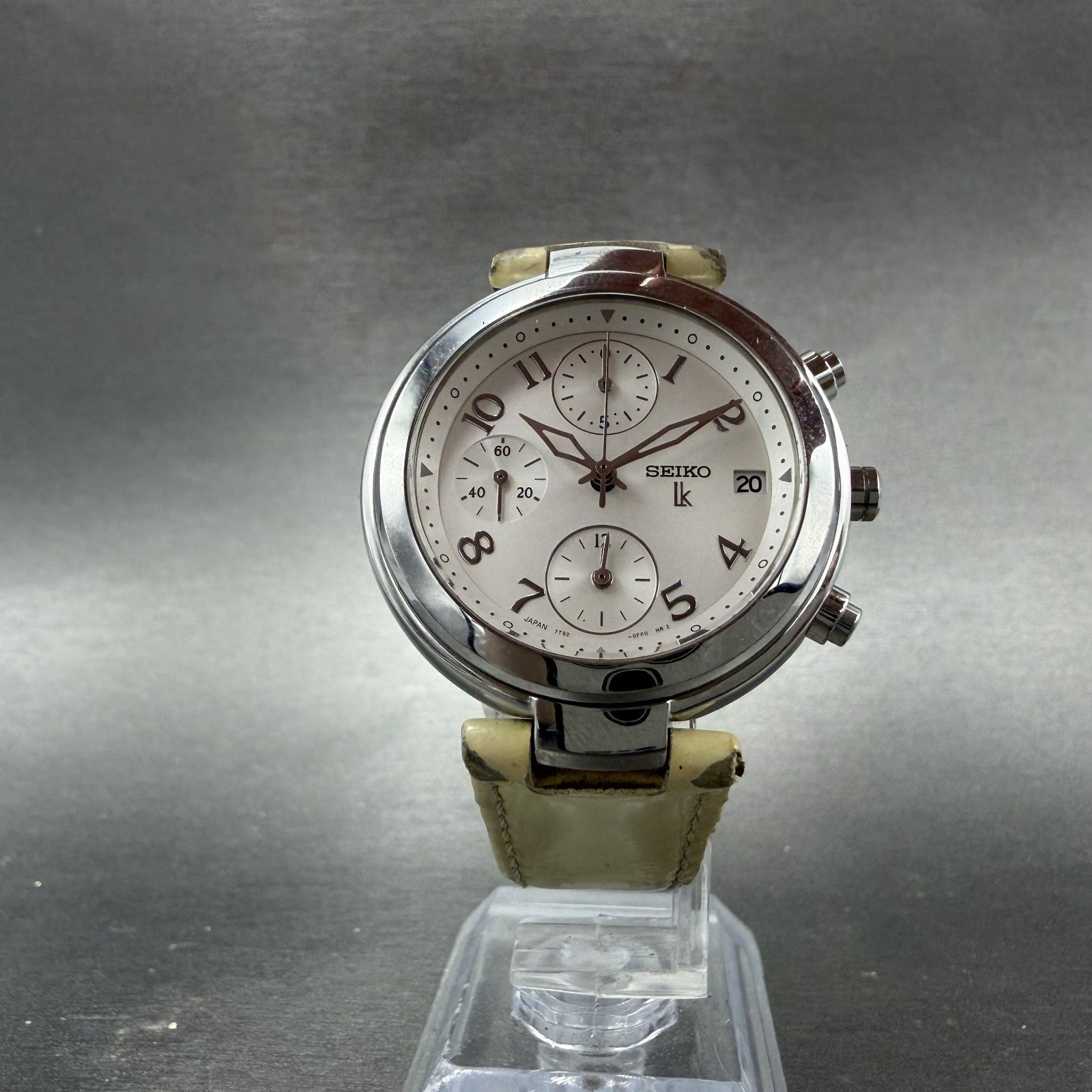 Seiko Lukia Chronograph Watch 35mm Women Silver Dial Silver Tone Date NewBattery5