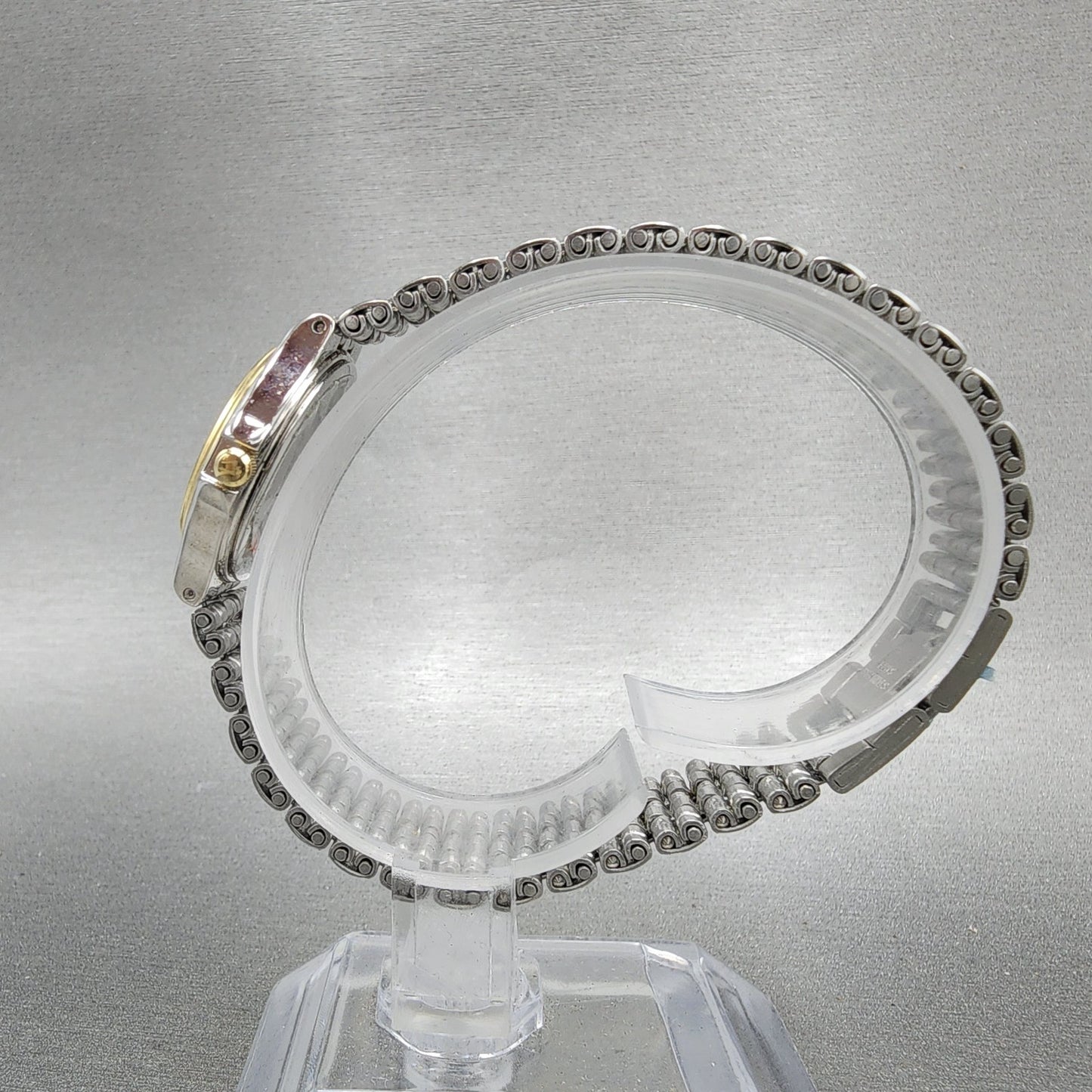 Bulova Watch Women 24mm White Dial two Tone Date Round 98M02 New Battery6