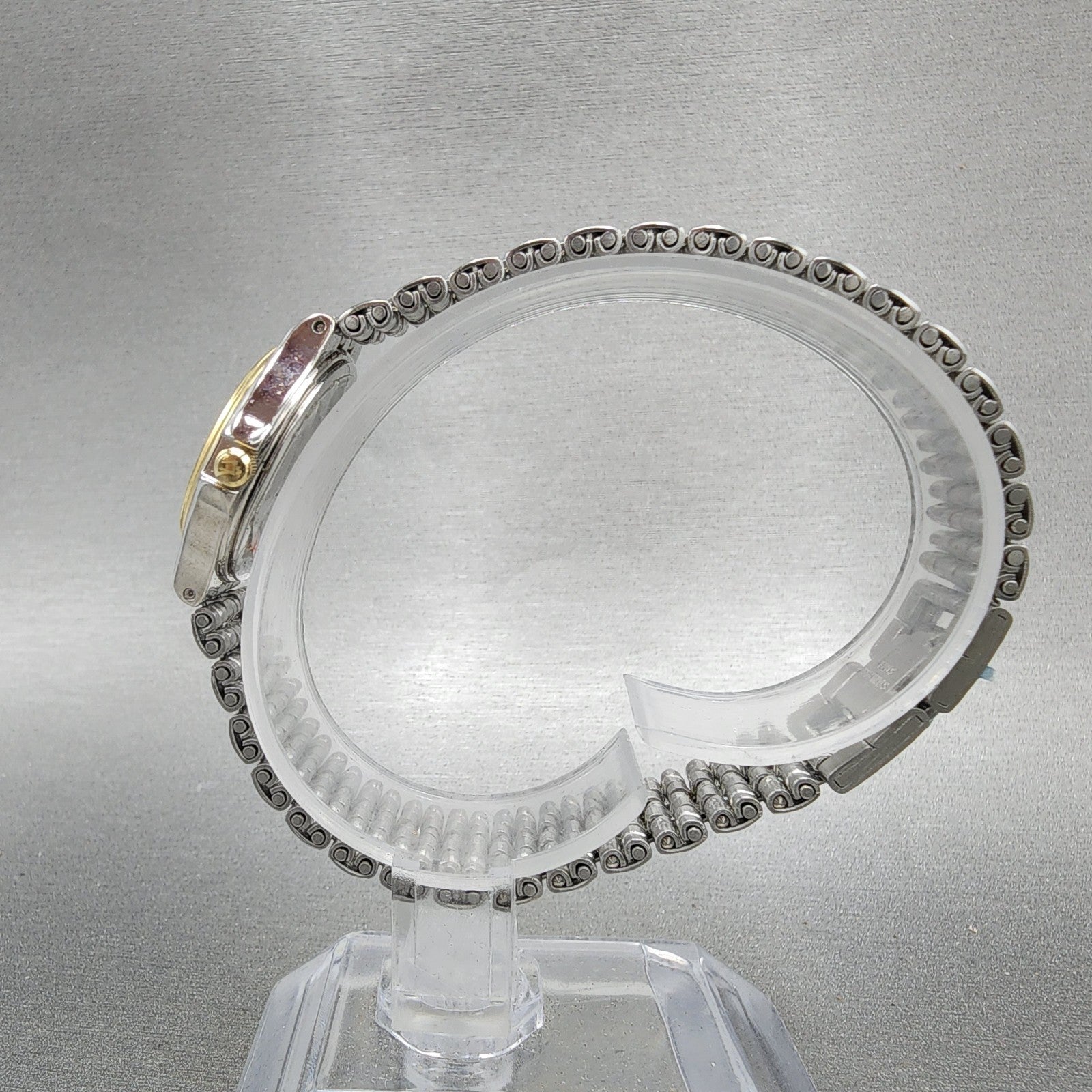 Bulova Watch Women 24mm White Dial two Tone Date Round 98M02 New Battery6