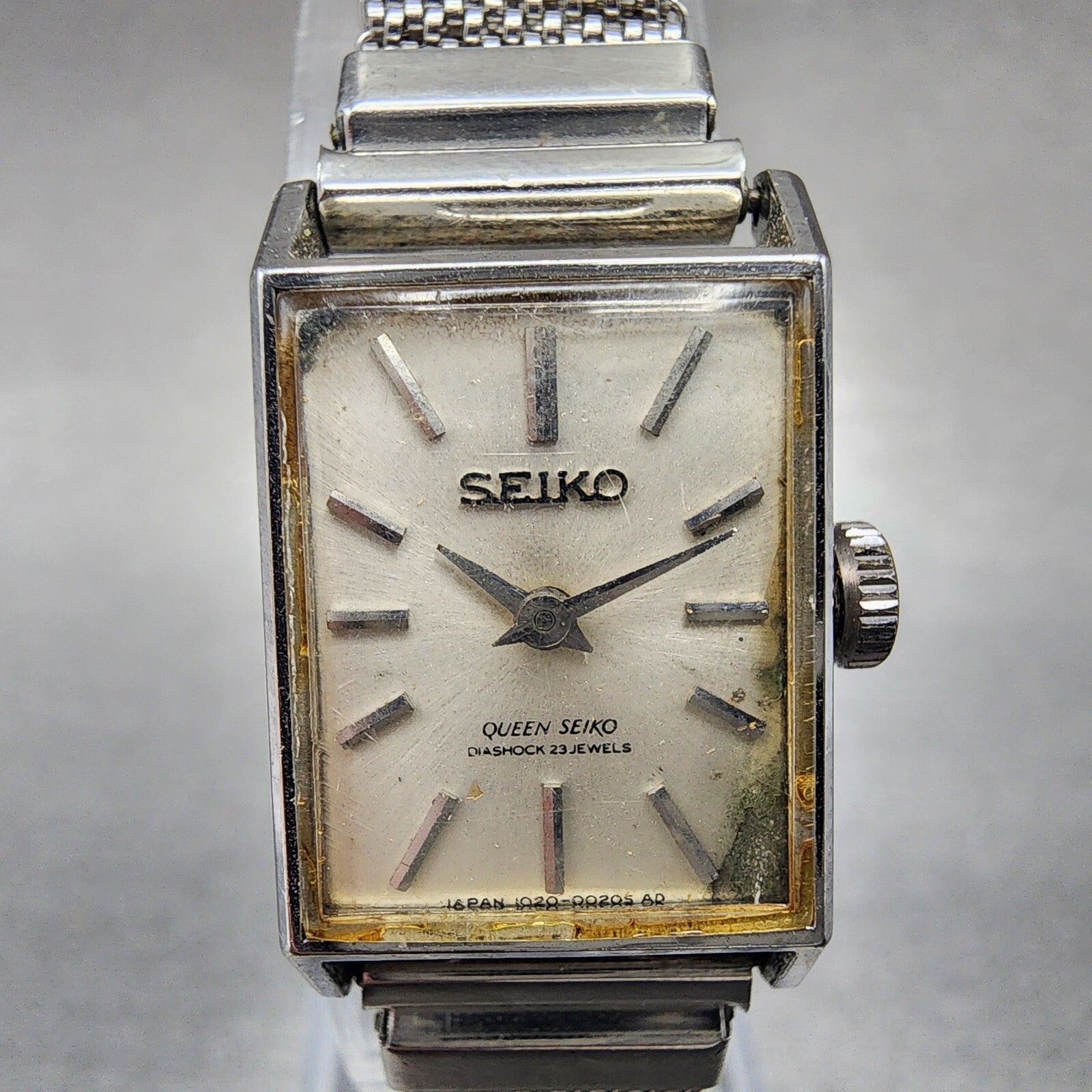 Seiko Queen Seiko Tank Watch Women 16mm White Dial Silver Tone Rectangle Runs1