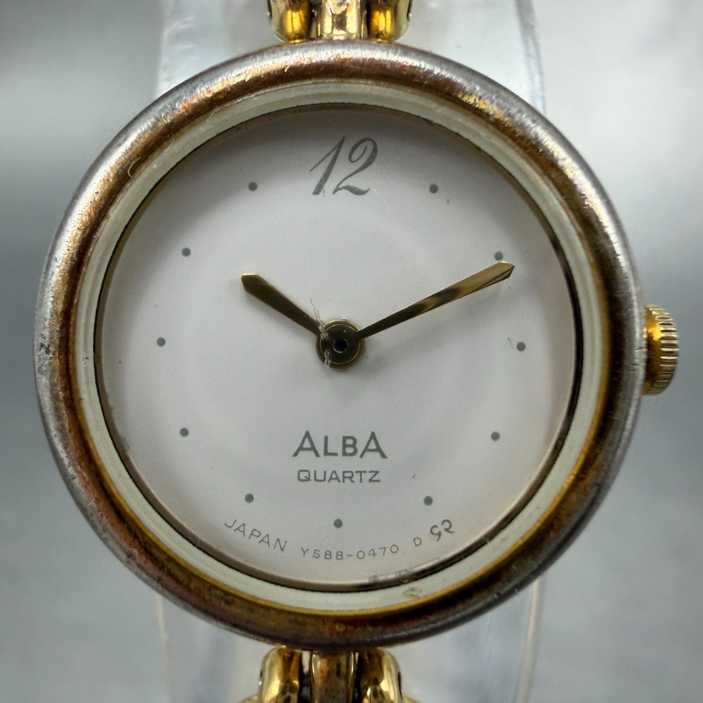 Seiko Alba Watch Women 20mm White Dial Gold Tone Round Y588-0120 New Battery1