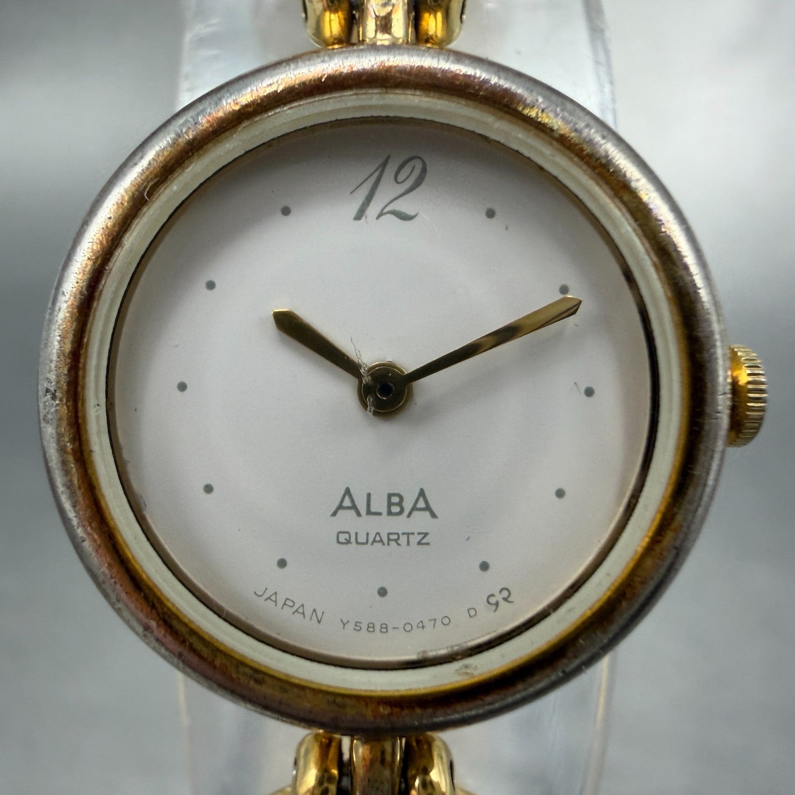 Seiko Alba Watch Women 20mm White Dial Gold Tone Round Y588-0120 New Battery1