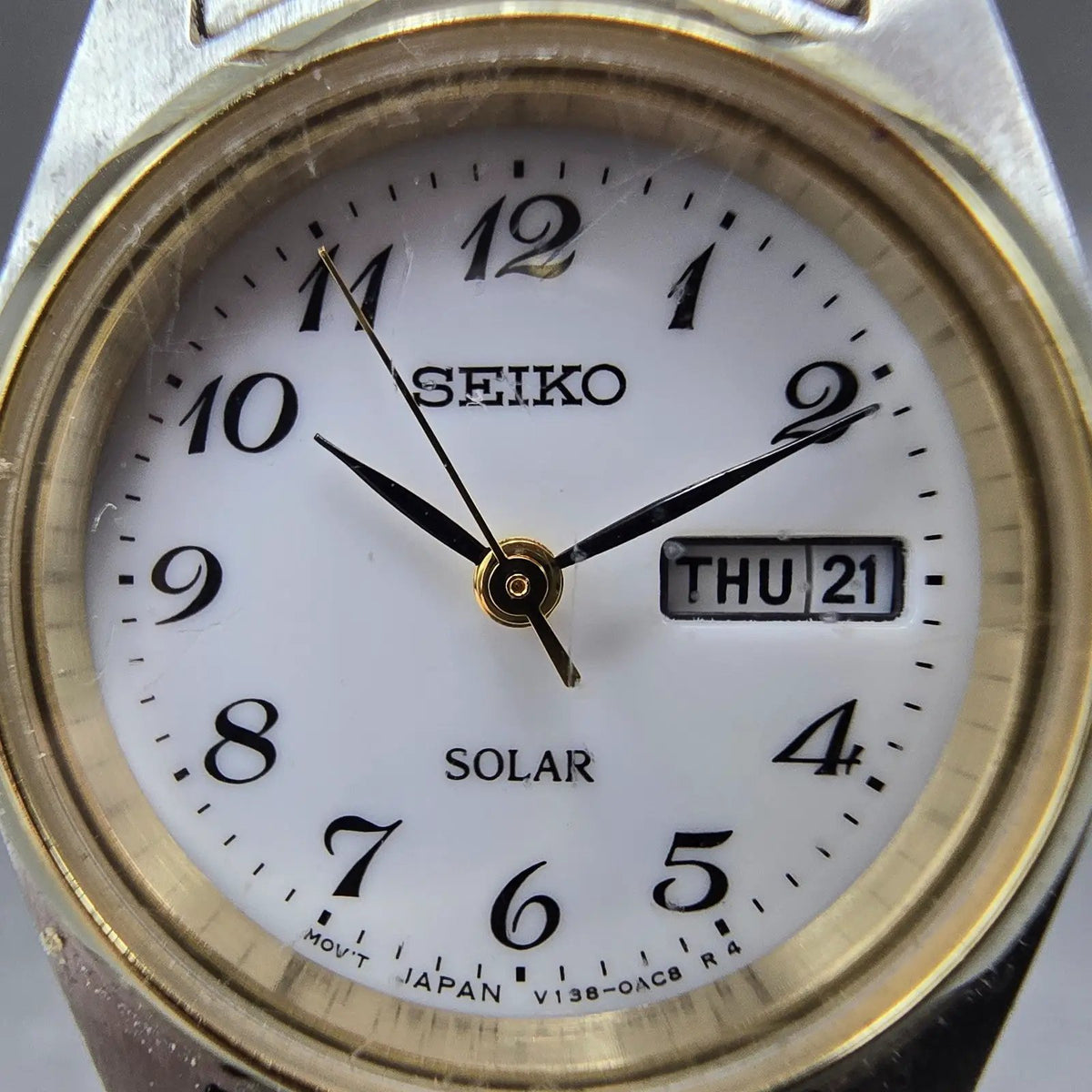 Seiko Solar Watch Women 26mm White Dial Two Tone Daydate Round V138-0AA0 Runs JT1