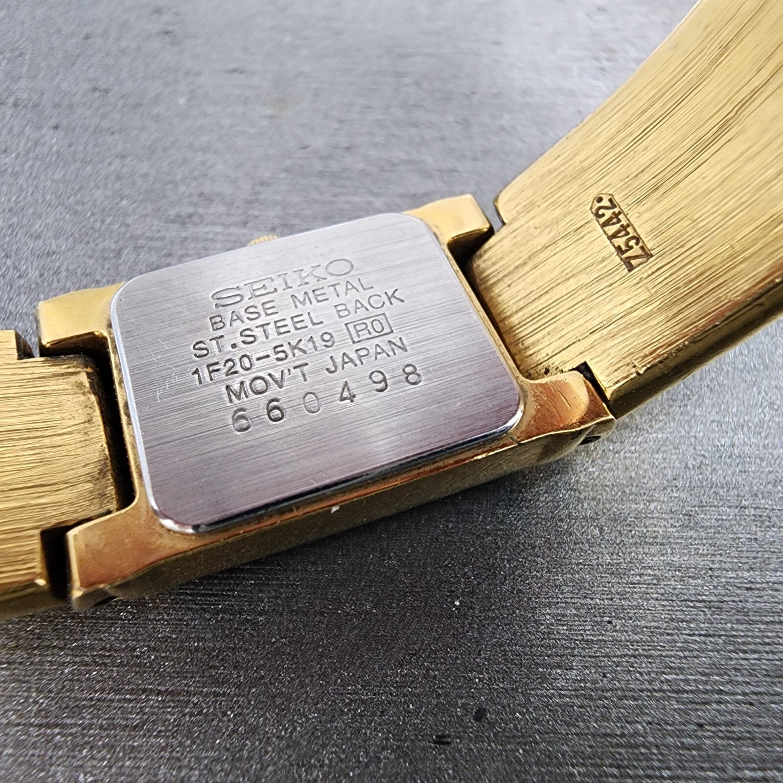 Seiko Tank Watch Women 15mm White Dial Gold Tone Rectangle 1F205K19 PARTS10