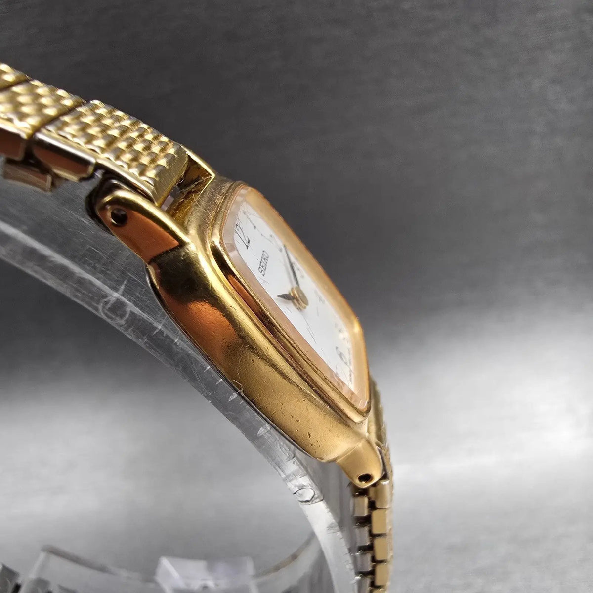 Seiko Watch Women 17mm White Dial Gold Tone Rectangle 1N00-5K29 New Battery JP3