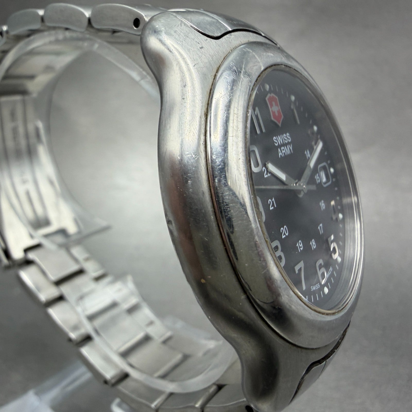 Victorinox Swiss Army Watch Men 40mm Black Dial Silver  Date Round New Battery3