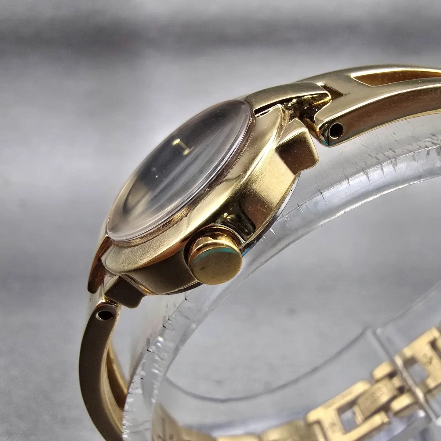 Seiko Watch Women 20mm Black Dial Gold Tone Round 1N00-0GM0 New Battery Vintage2