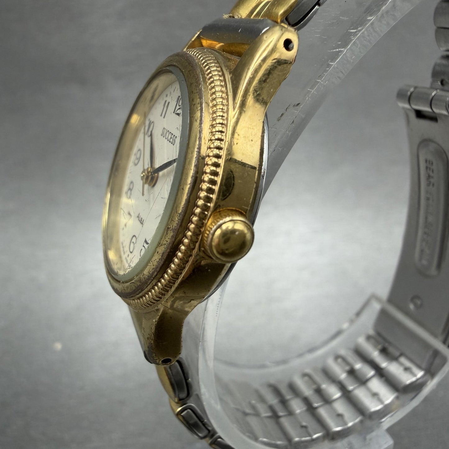 Seiko Alba Success Watch Women 25mm  White Dial Gold Tone V7011720 New Battery2