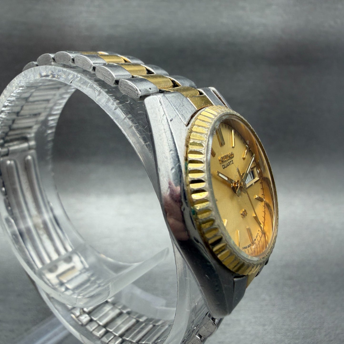 Seiko SQ Watch Women 24mm Gold Dial Two Tone Daydate Round 3E230A60 New Batt NX3