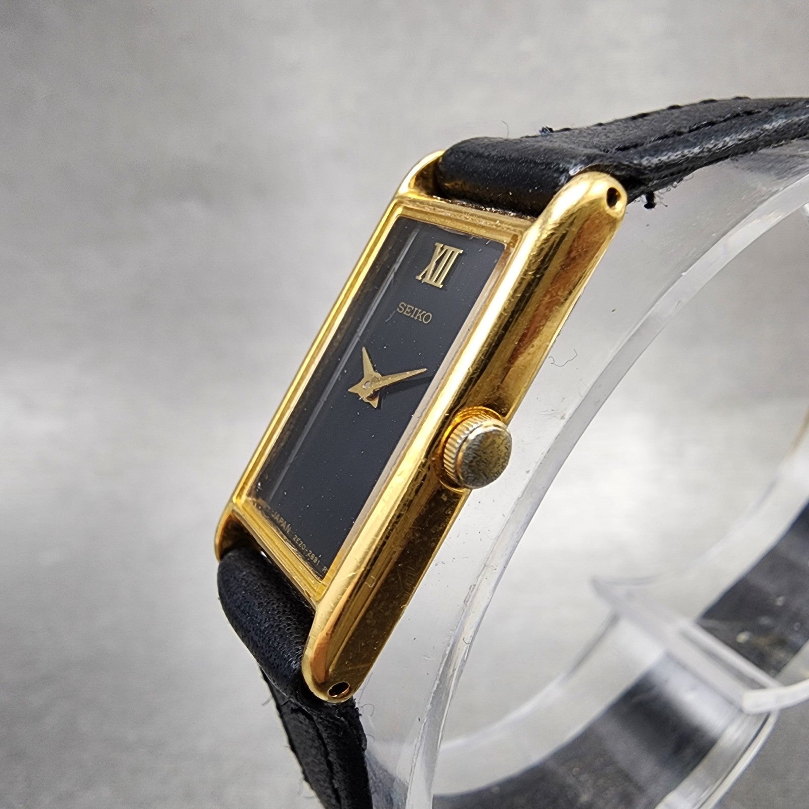 Seiko Tank Watch Women 13mm Black Dial Gold Tone Rectangle 2e206129 New Battery2