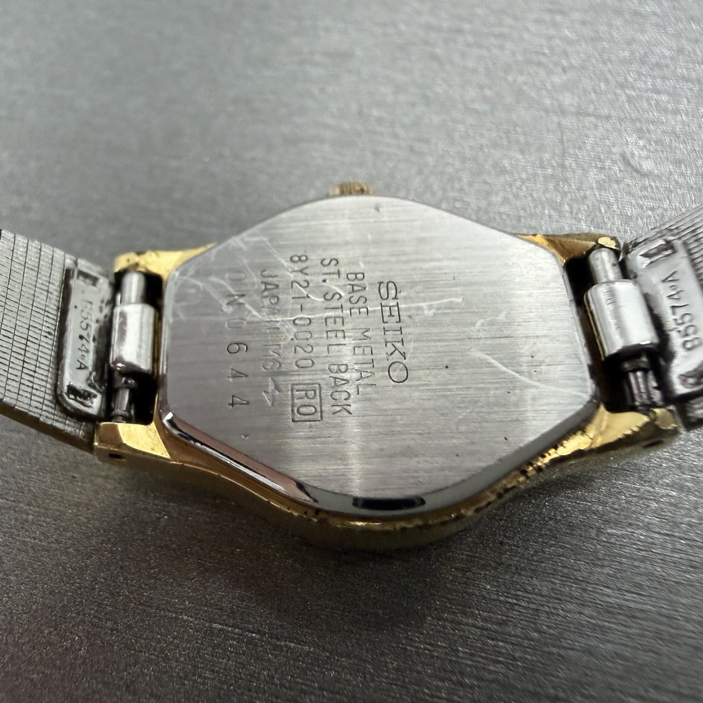 Seiko Watch Women 20mm Black Dial Gold Tone Round 8Y21-0020 New Battery9