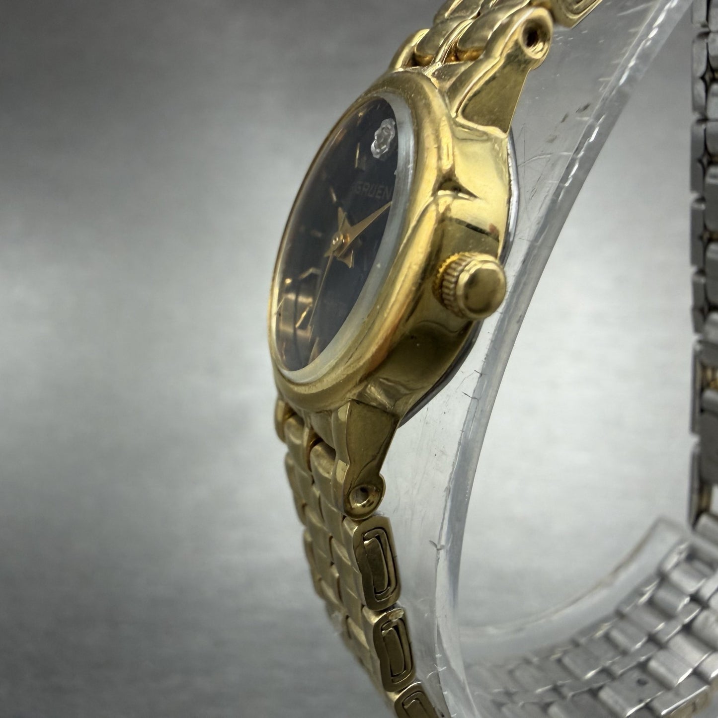 Gruen Watch Women 16mm Black Dial Gold Tone Oval new Battery Vintage2