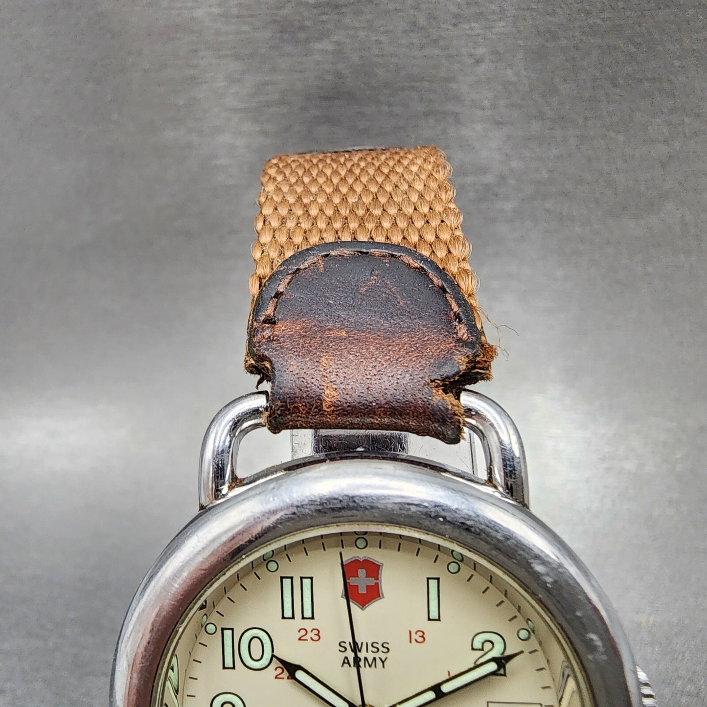 Victorinox Swiss Army Cavalry Watch Men 37mm Cream Dial Silver Tone Date NewBatt4