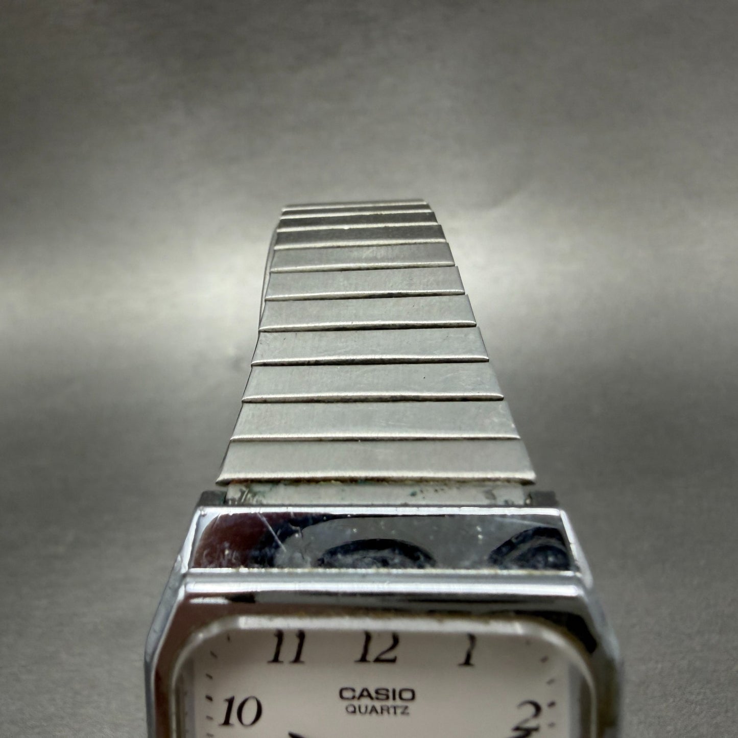 Casio MQ-518 Watch Men 30mm Silver Dial Silver Tone Rectangle Daydate New BattHJ4