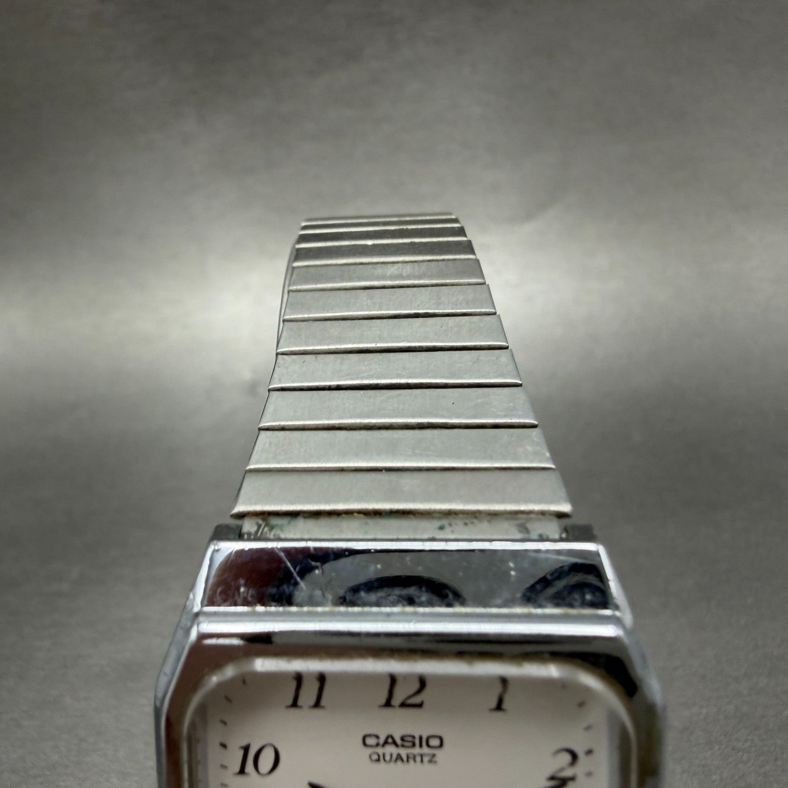 Casio MQ-518 Watch Men 30mm Silver Dial Silver Tone Rectangle Daydate New BattHJ4