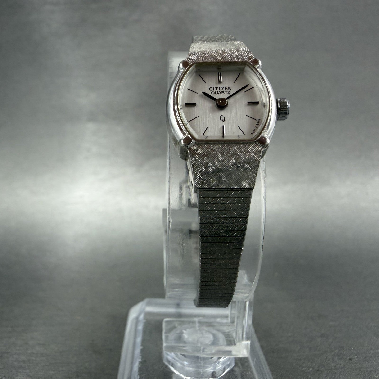 Citizen CQ Watch Women 17mm Silver Dial Silver Tone Round New Battery VTG5