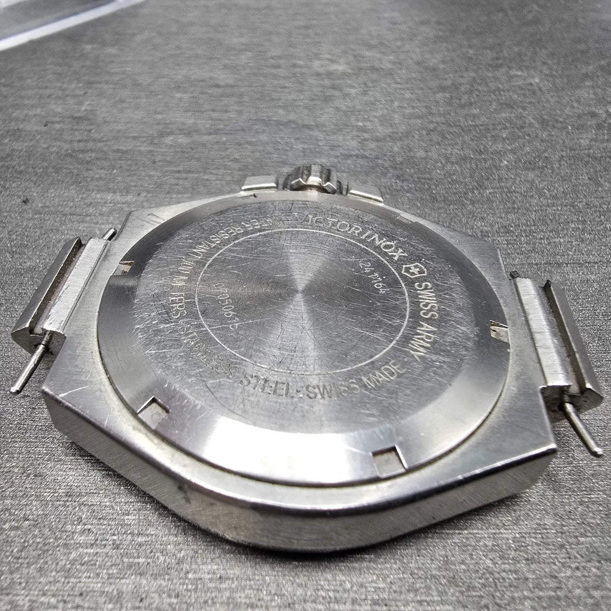 Victorinox Swiss Army Convoy Watch Men 42mm Yellow Dial Stee Date 241164 PARTS10