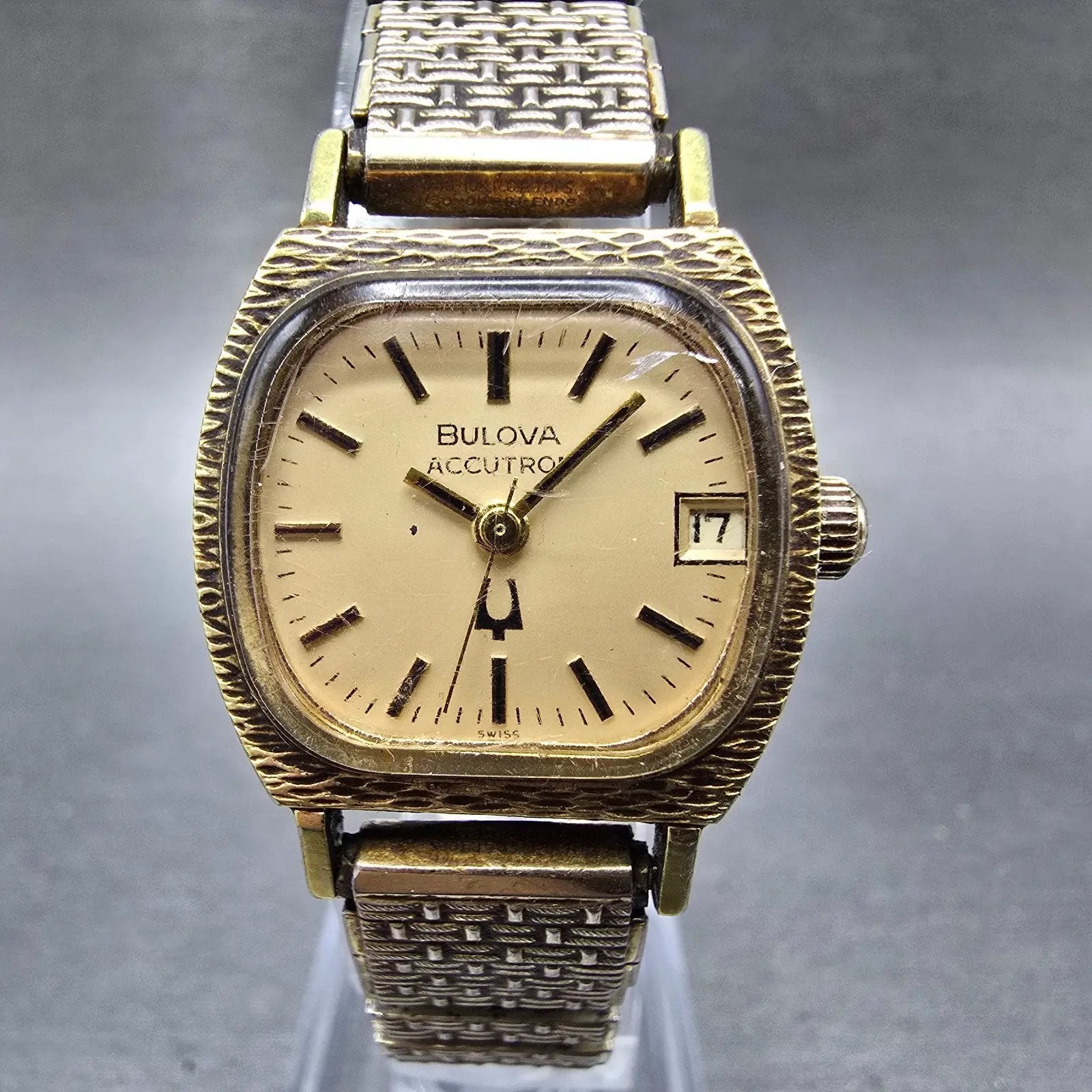 Bulova Accutron Watch Women 23mm Champagne Dial Gold Tone Date N4 PARTS Vintage0