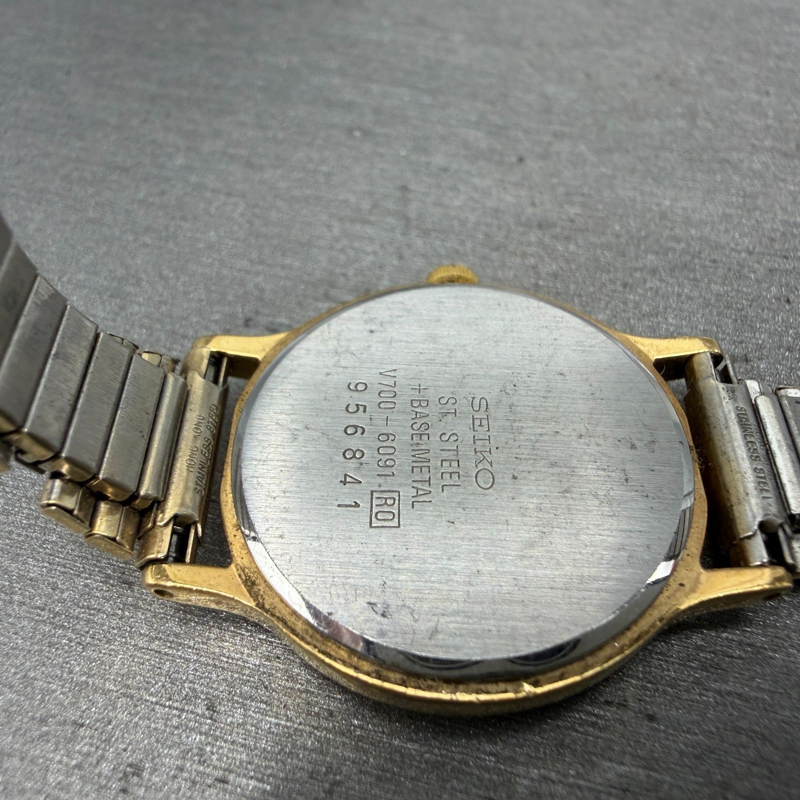 Seiko Watch Women 26mm White Dial Gold Tone Round V700-6091 New Battery Vintage9