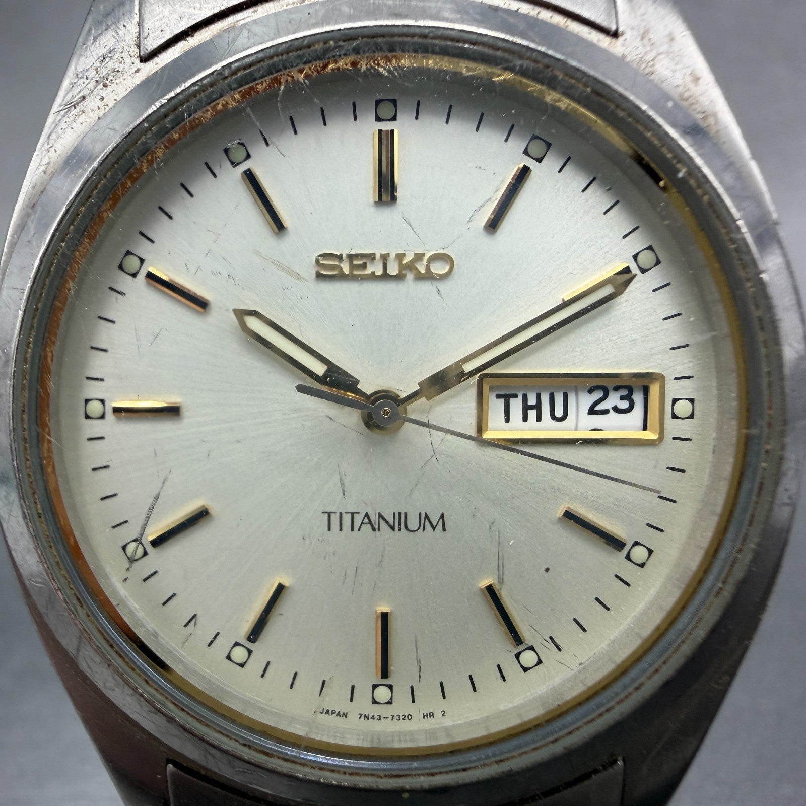 Seiko Watch Men 36mm Champagne Dial Two Tone Titanium Daydate 7N439100 New Batt1