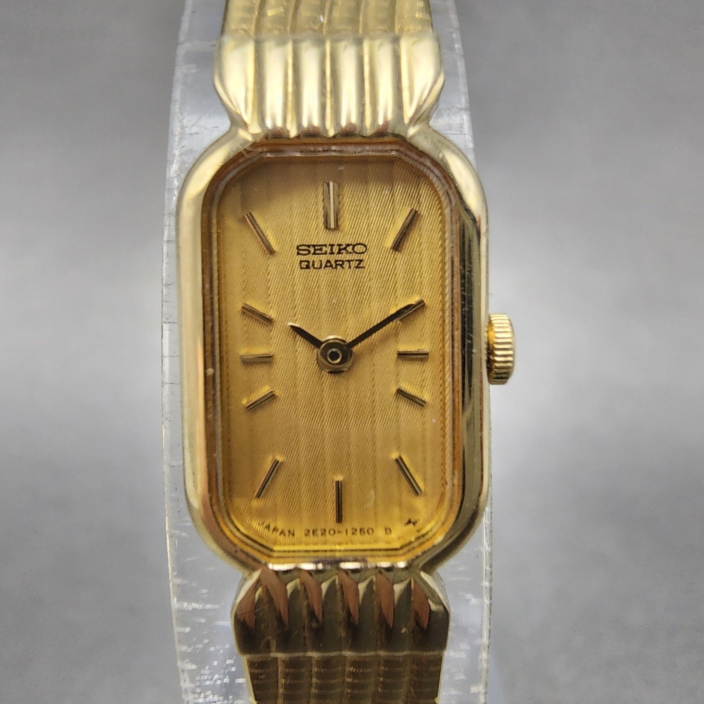 Seiko Tank Watch Women 13mm Champagne Dial Gold Tone 2e206019 New Battery0