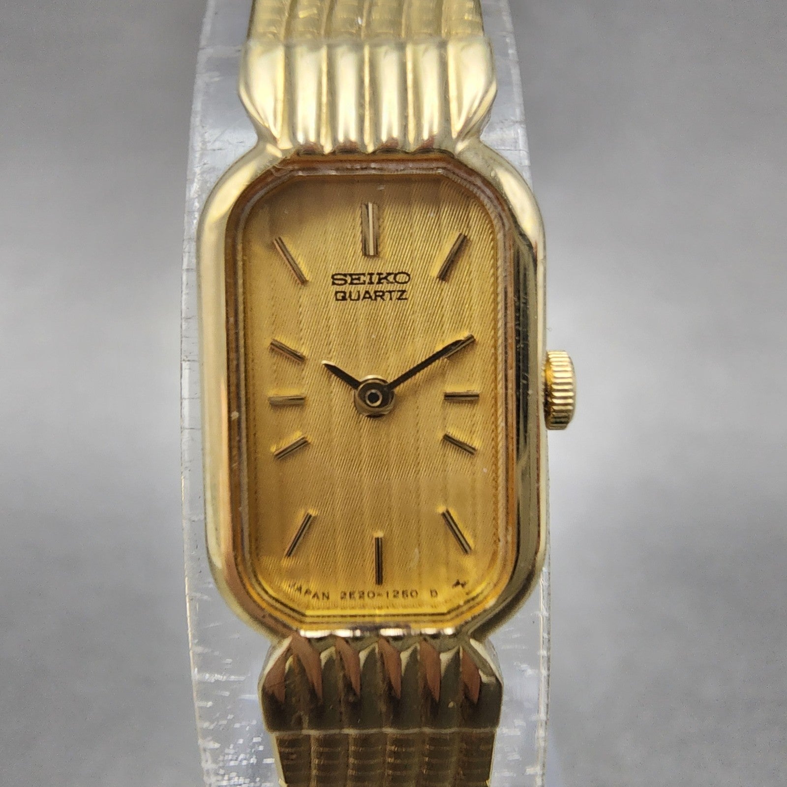 Seiko Tank Watch Women 13mm Champagne Dial Gold Tone 2e206019 New Battery0