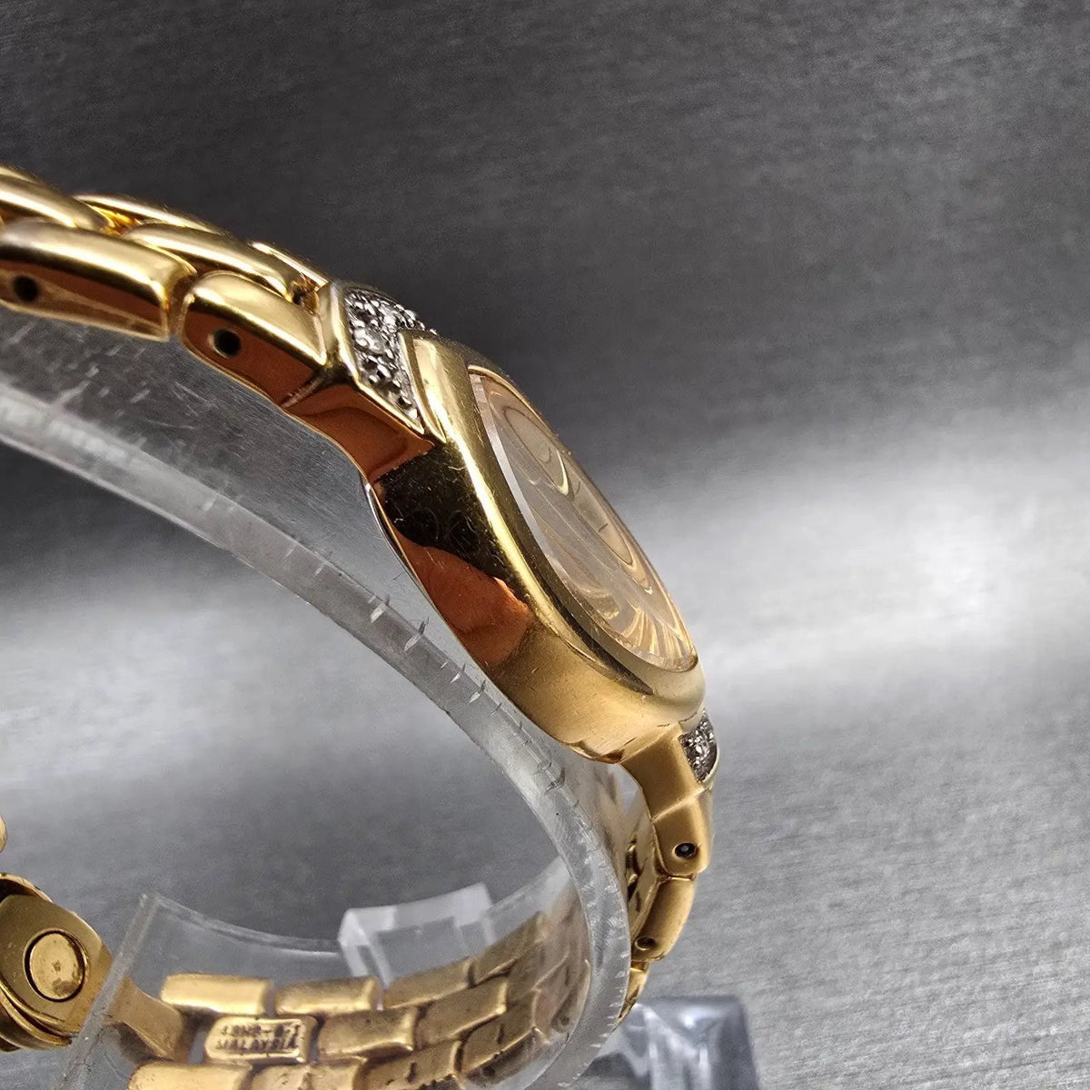 Seiko Watch Women 17mm MOP Dial Gold Diamond Bezel Oval 1N00-6E79 New Battery JP3