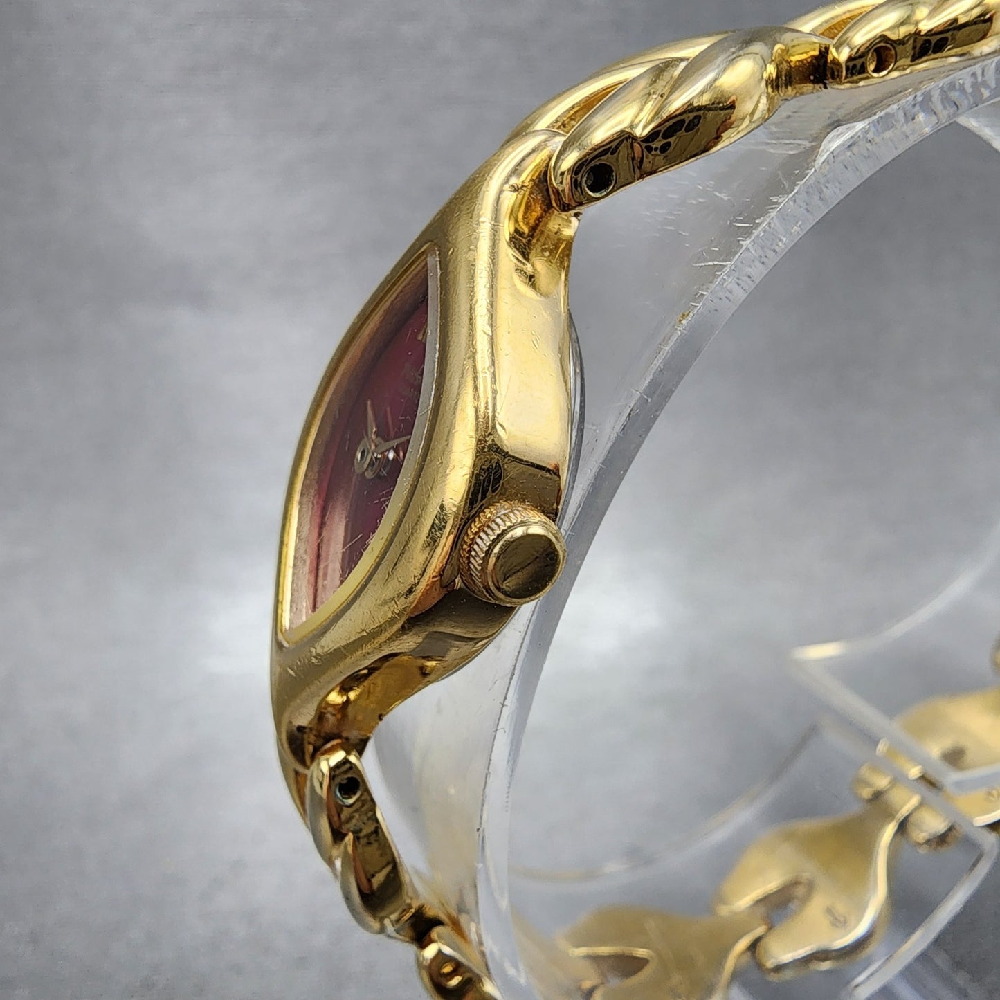 Seiko Pulsar Watch Women 18mm Red Dial Gold Tone Oval V8106510 New Battery2