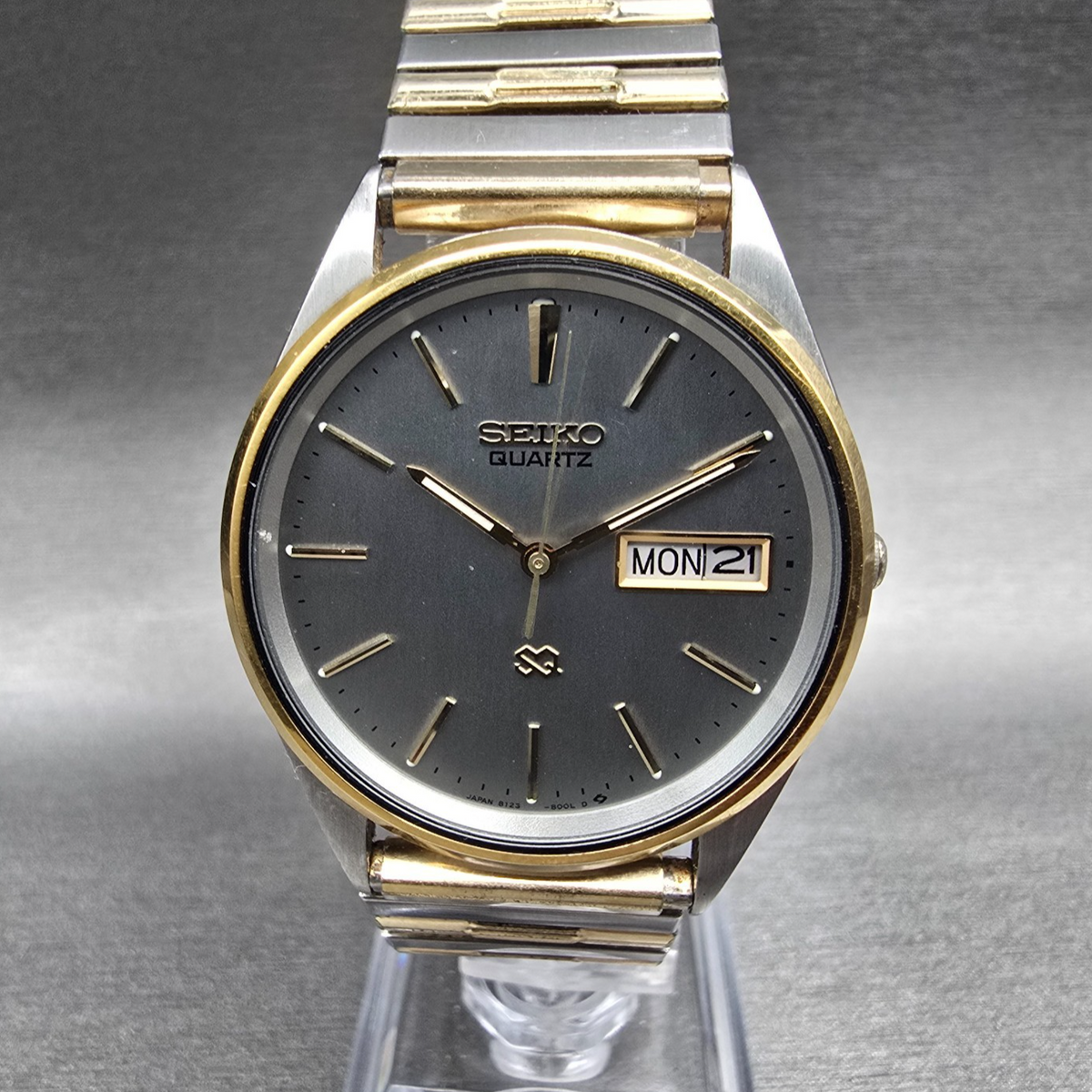 Seiko SQ Watch Men 34mm Gray Dial Two Tone Daydate Round 8123-8009 New Battery0