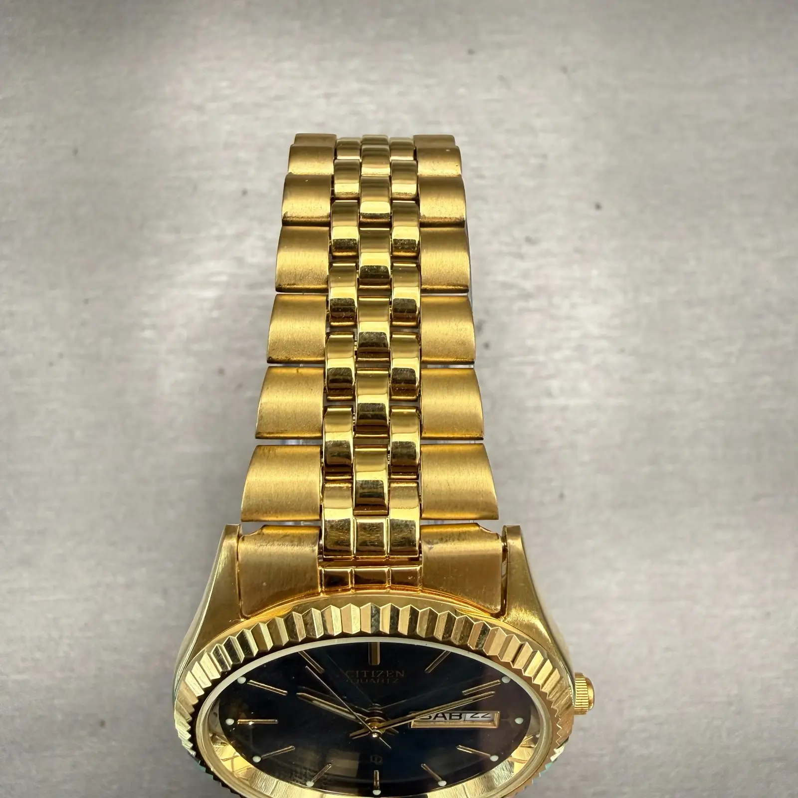 Citizen CQ Watch Men 35mm Blue Dial Gold Tone Daydate Round 1102-R12543 New Batt4