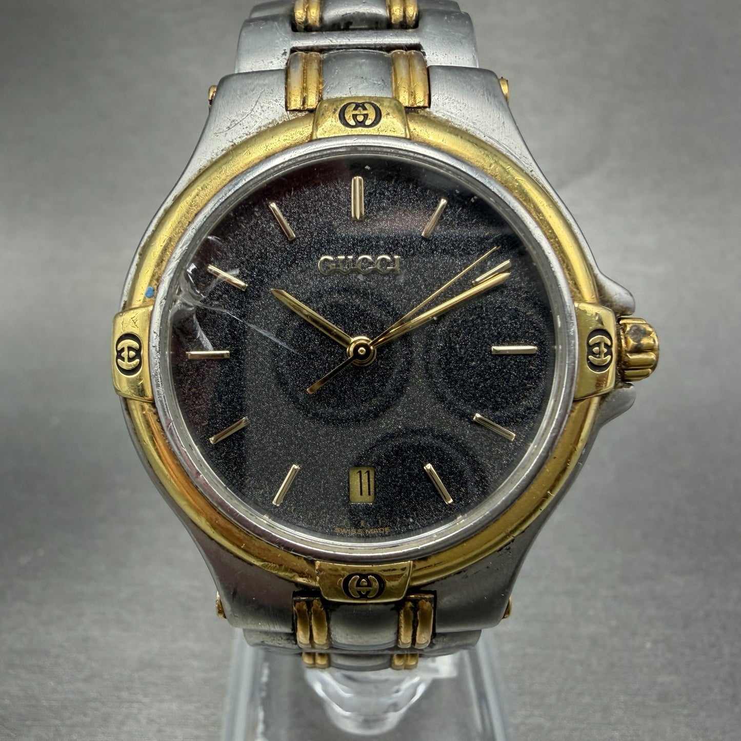 Gucci 9040M Watch Men 35mm Gray Dial Two Tone Date NO BACK PARTS New Battery0