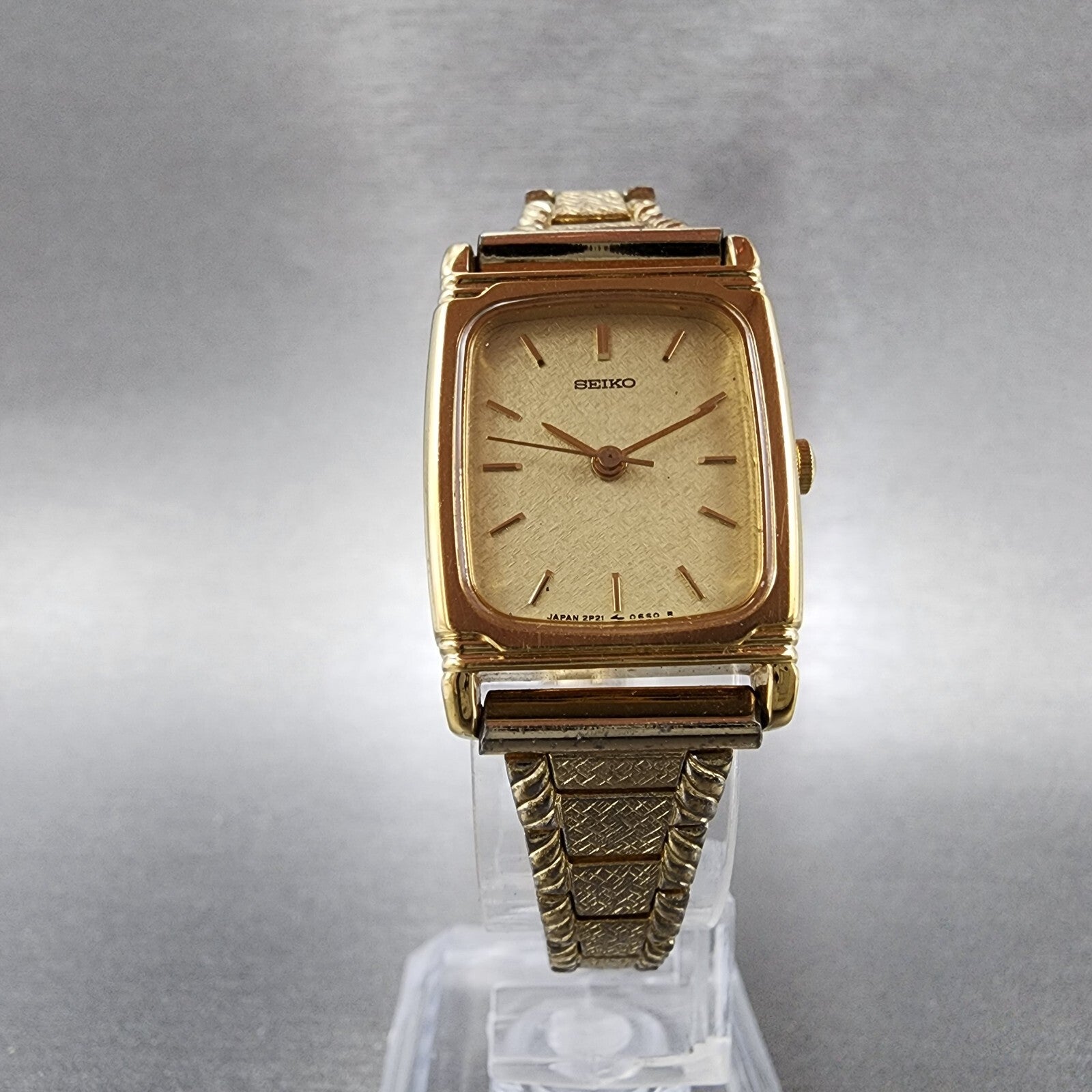 Seiko Watch Women 19mm Champagne Dial Gold Tone Rectangle 2P215210 New Battery5