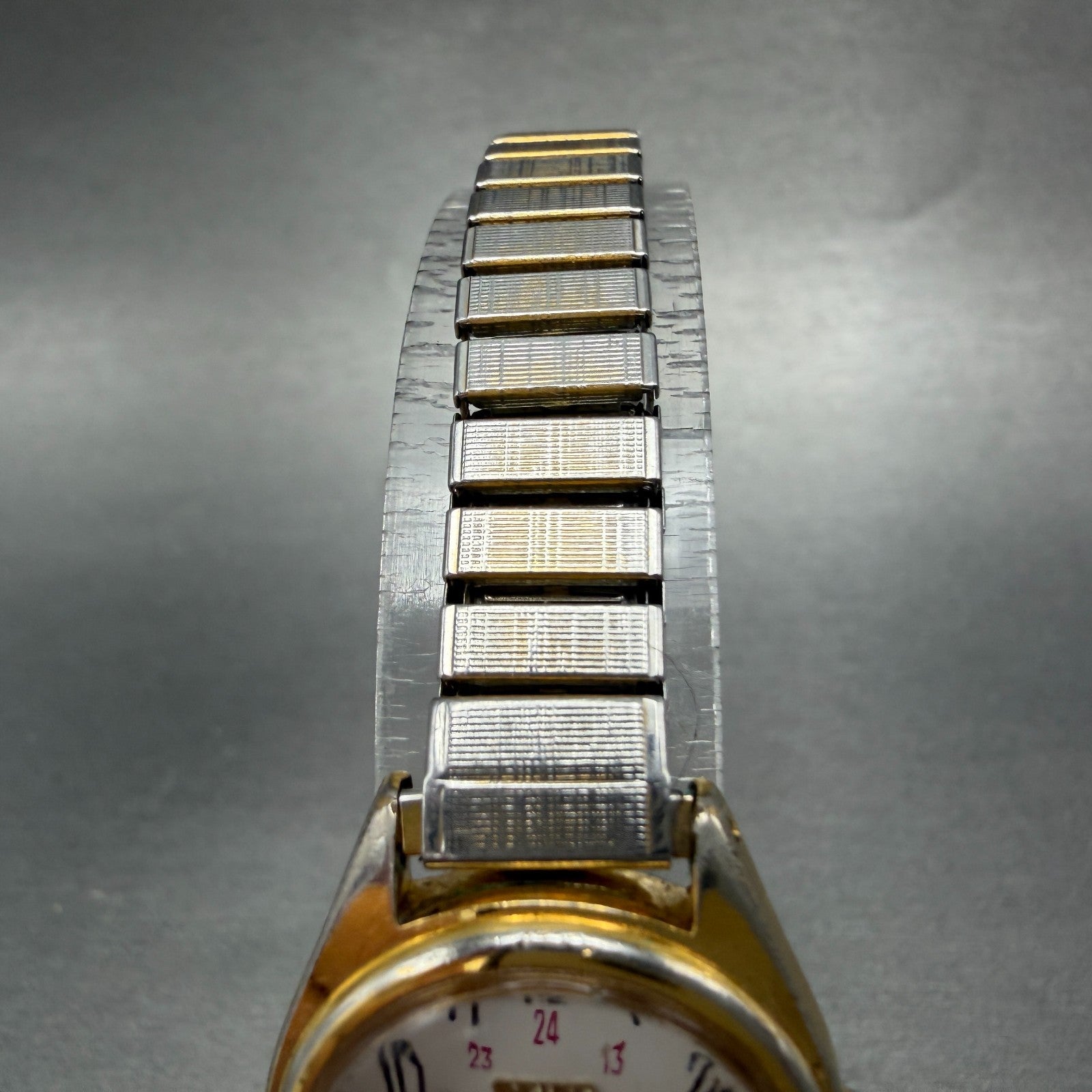 Seiko SQ Watch Women 24mm White Dial Gold Tone Daydate Round 7N83-6A09 NewBat B84