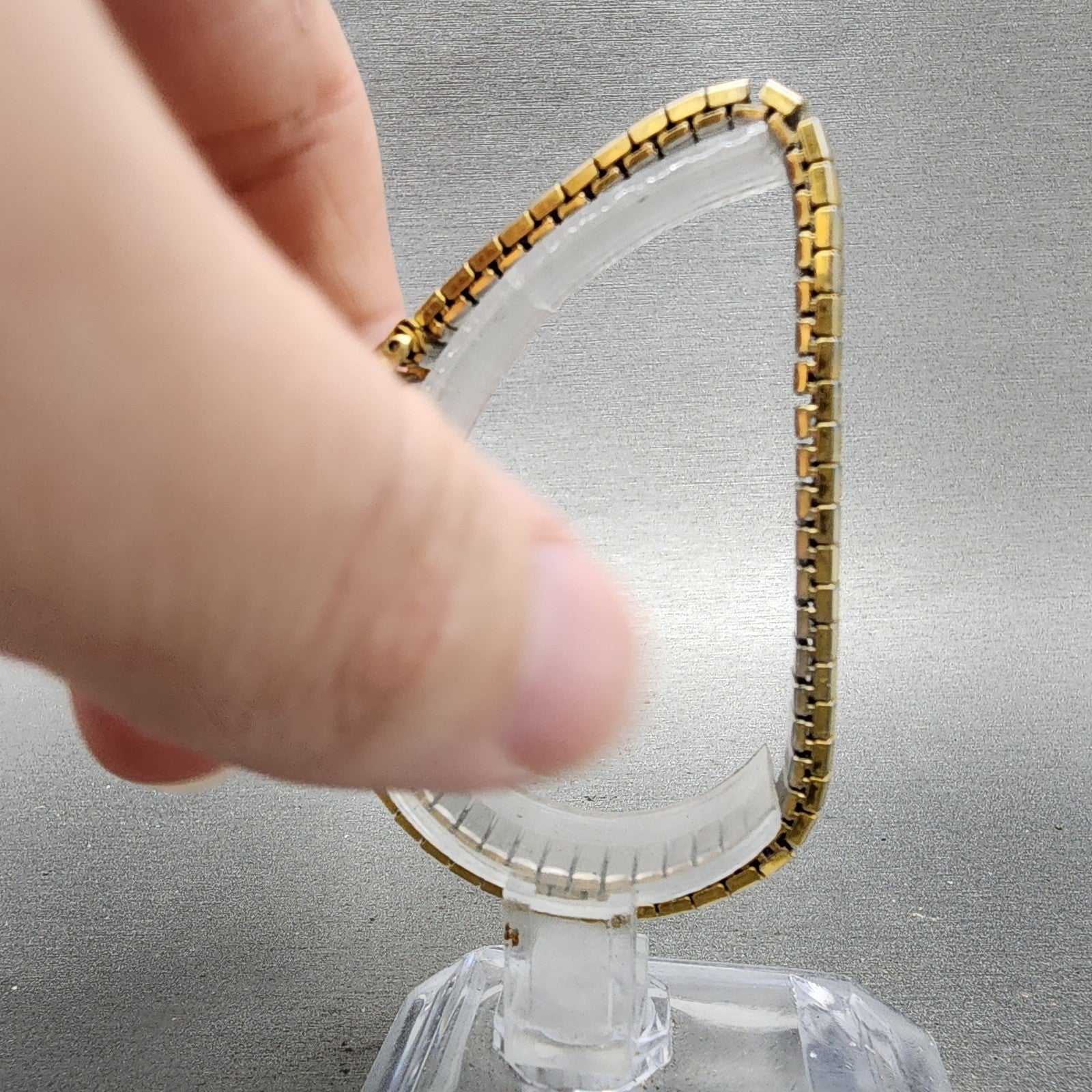 Seiko Watch Women 21mm Champagne Dial Gold Tone Round V4011221 New Battery6