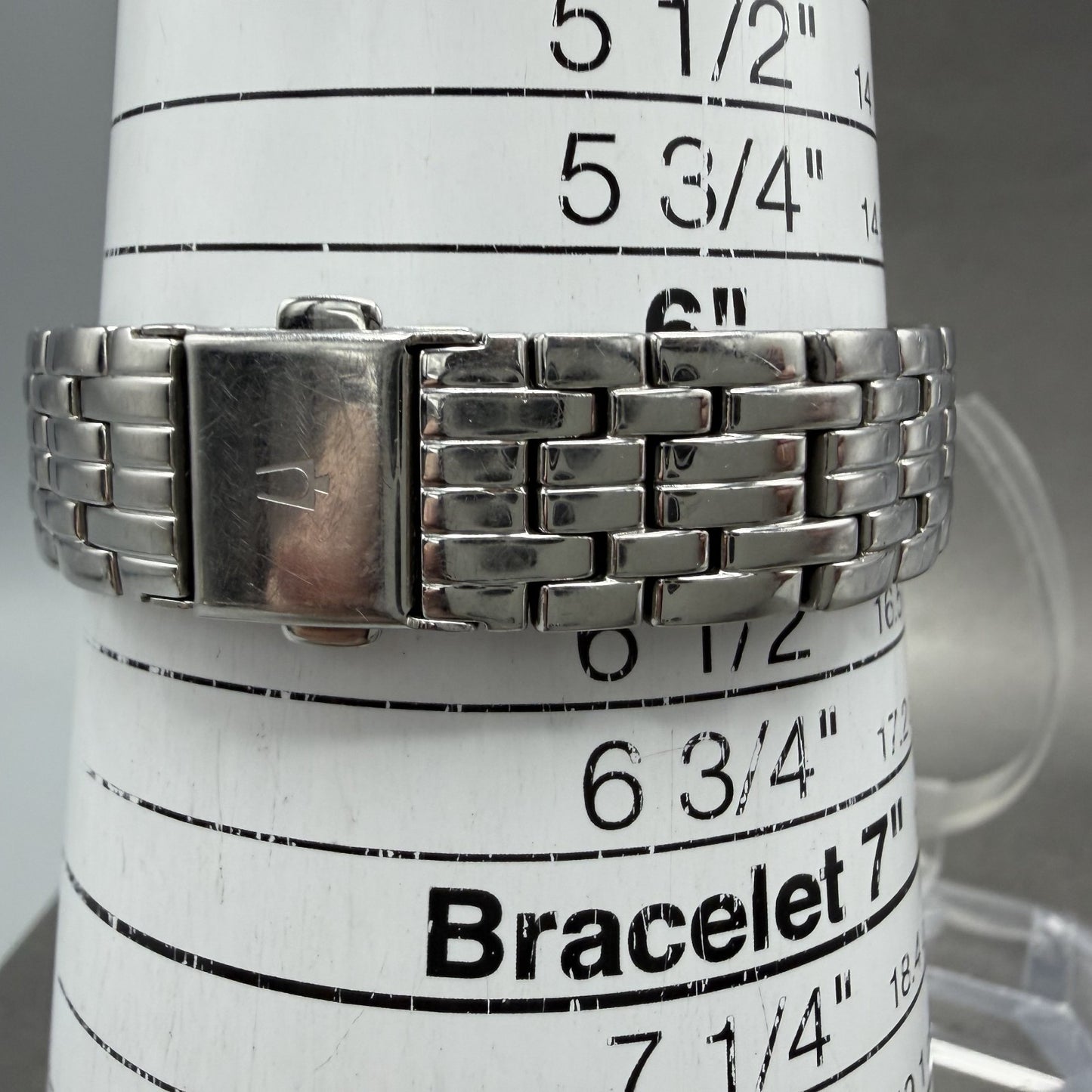 Bulova Watch Women 30mm Silver Dial Silver Tone Round 96L192 New Battery10
