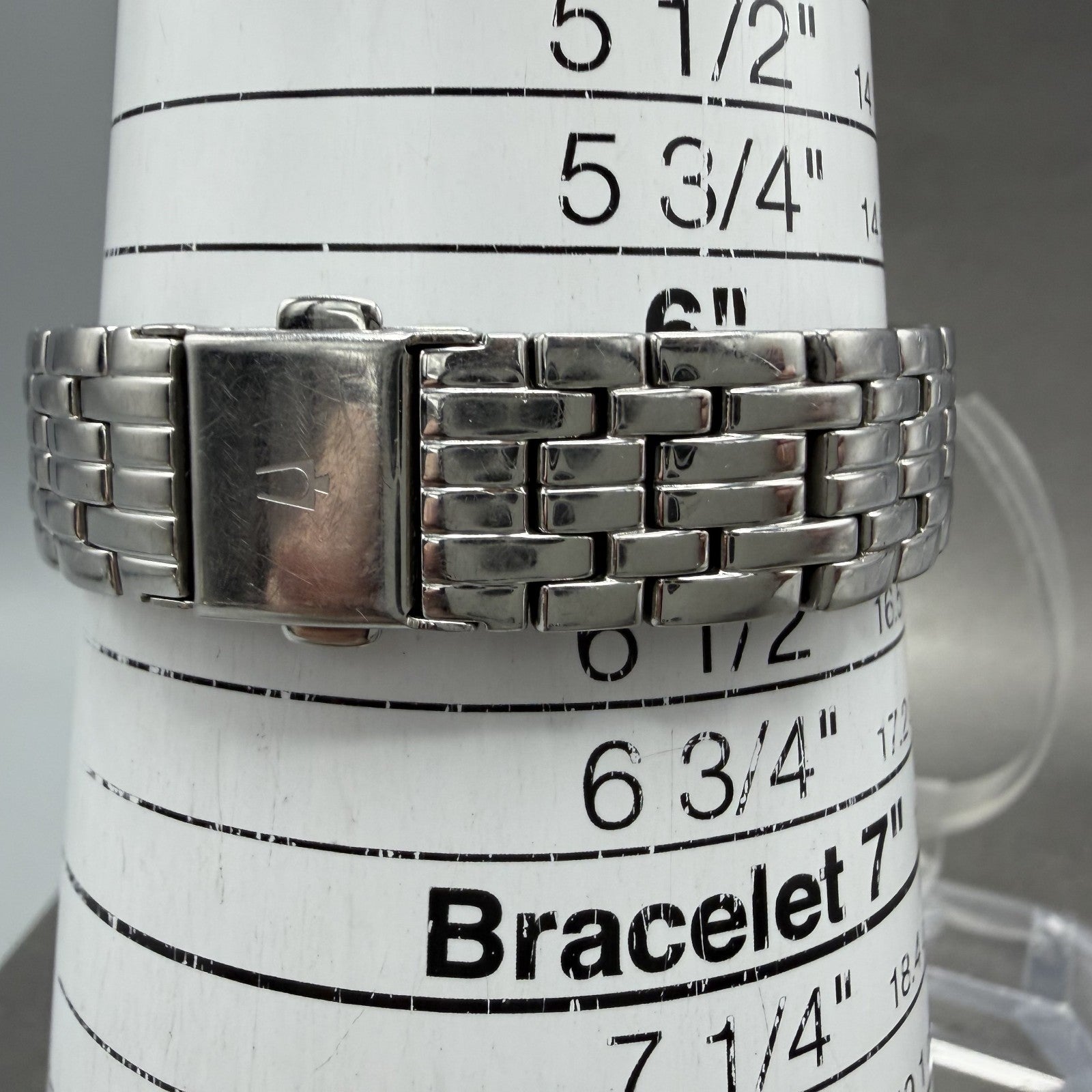 Bulova Watch Women 30mm Silver Dial Silver Tone Round 96L192 New Battery10