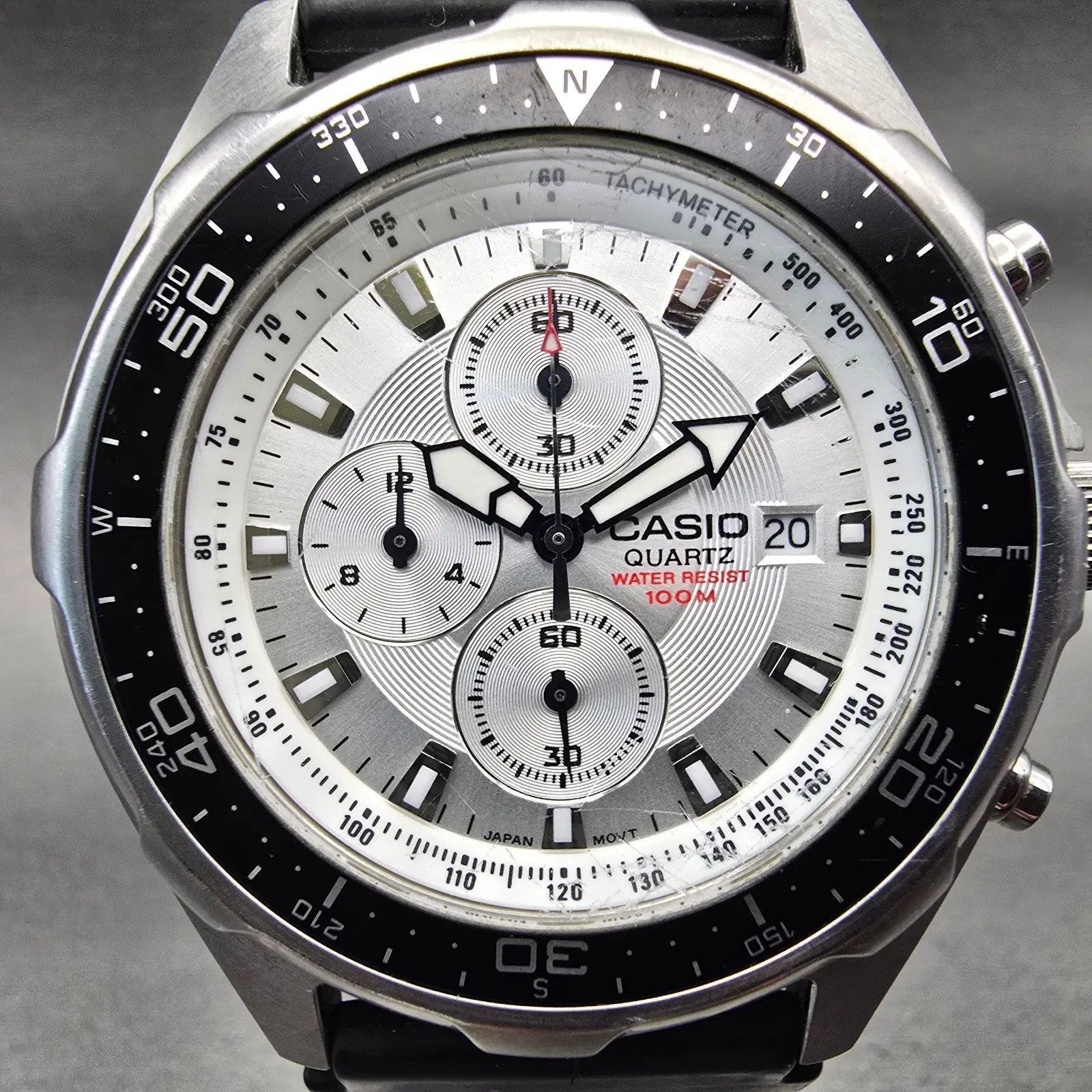 Casio AMW-330 Chronograph Watch Men 45mm Silver Dial Two Tone Date Round New Bat1